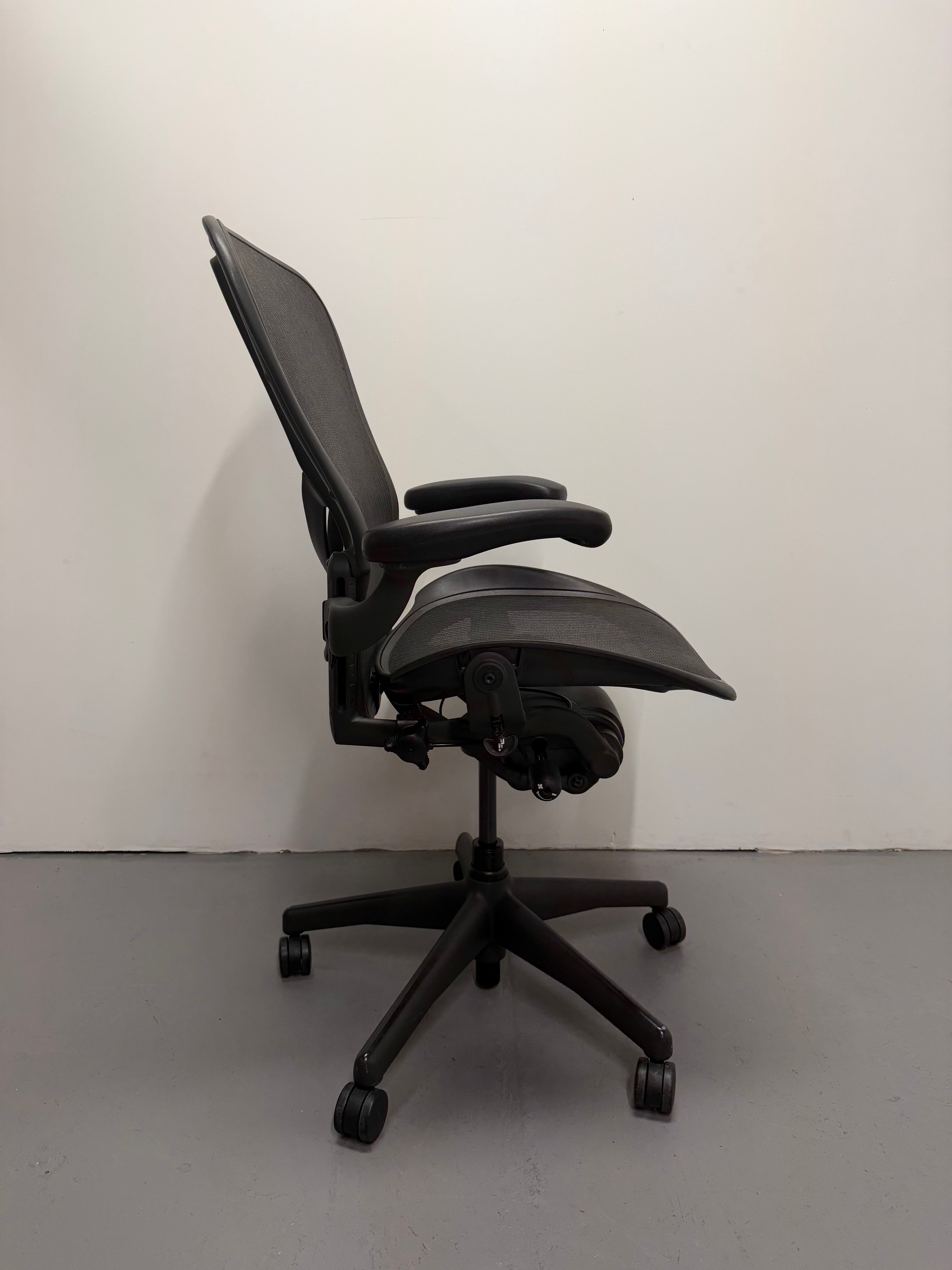 Herman Miller Aeron Chair with Armrests – Size C