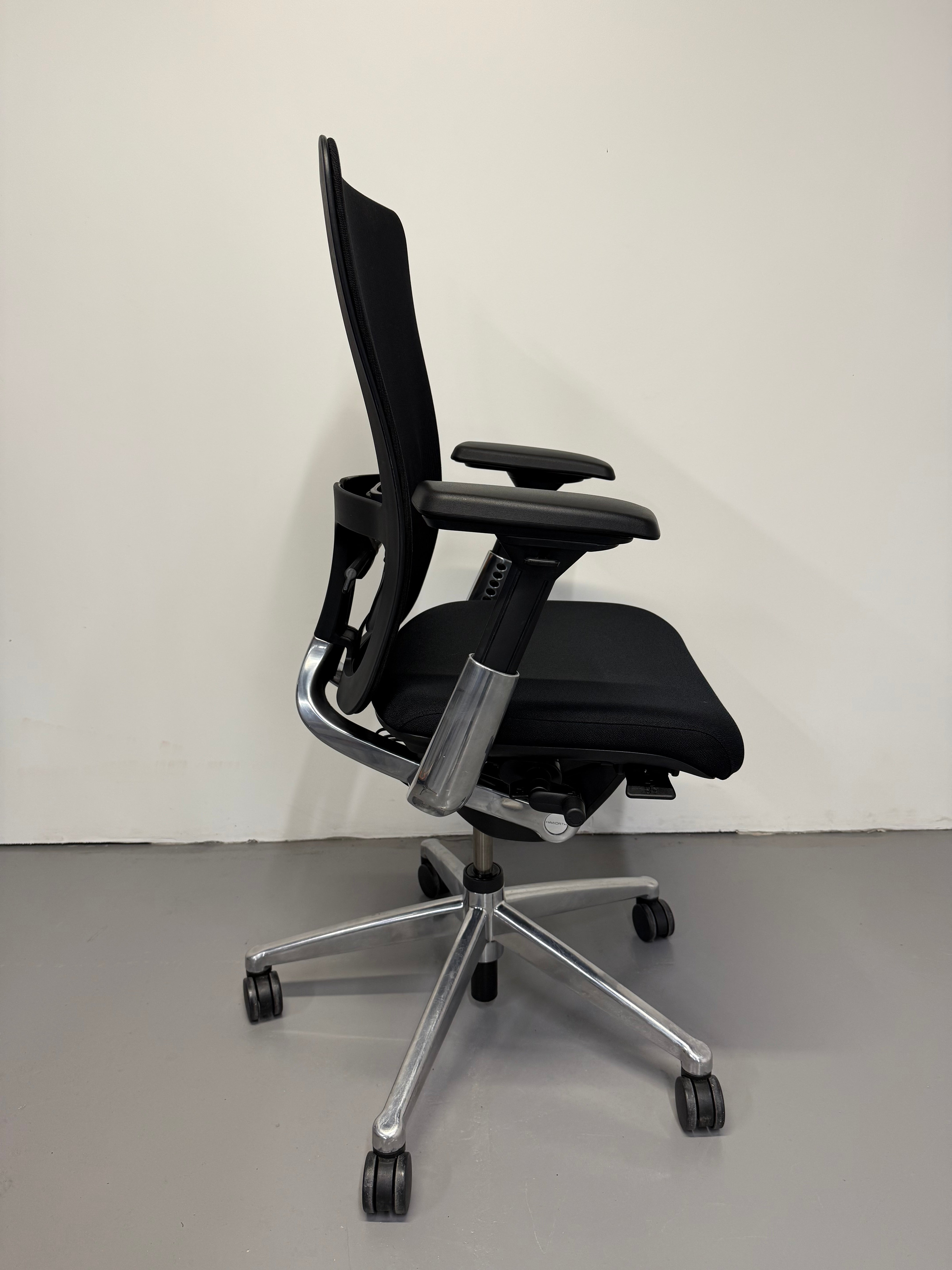 Haworth Zody Ergonomic Office Chair – With 4D Armrests