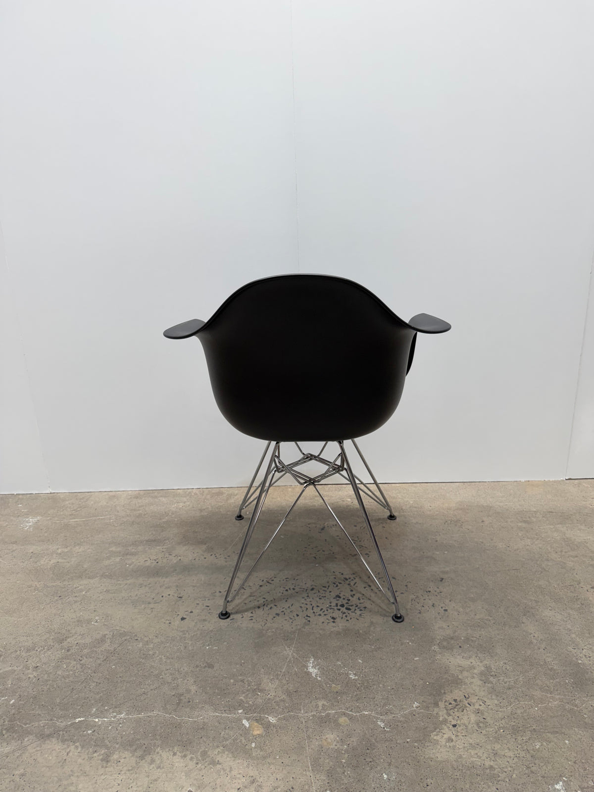 Vitra Eames Plastic Armchair DAR – Black, Chrome Eiffel Base – view 4 – pre-owned
