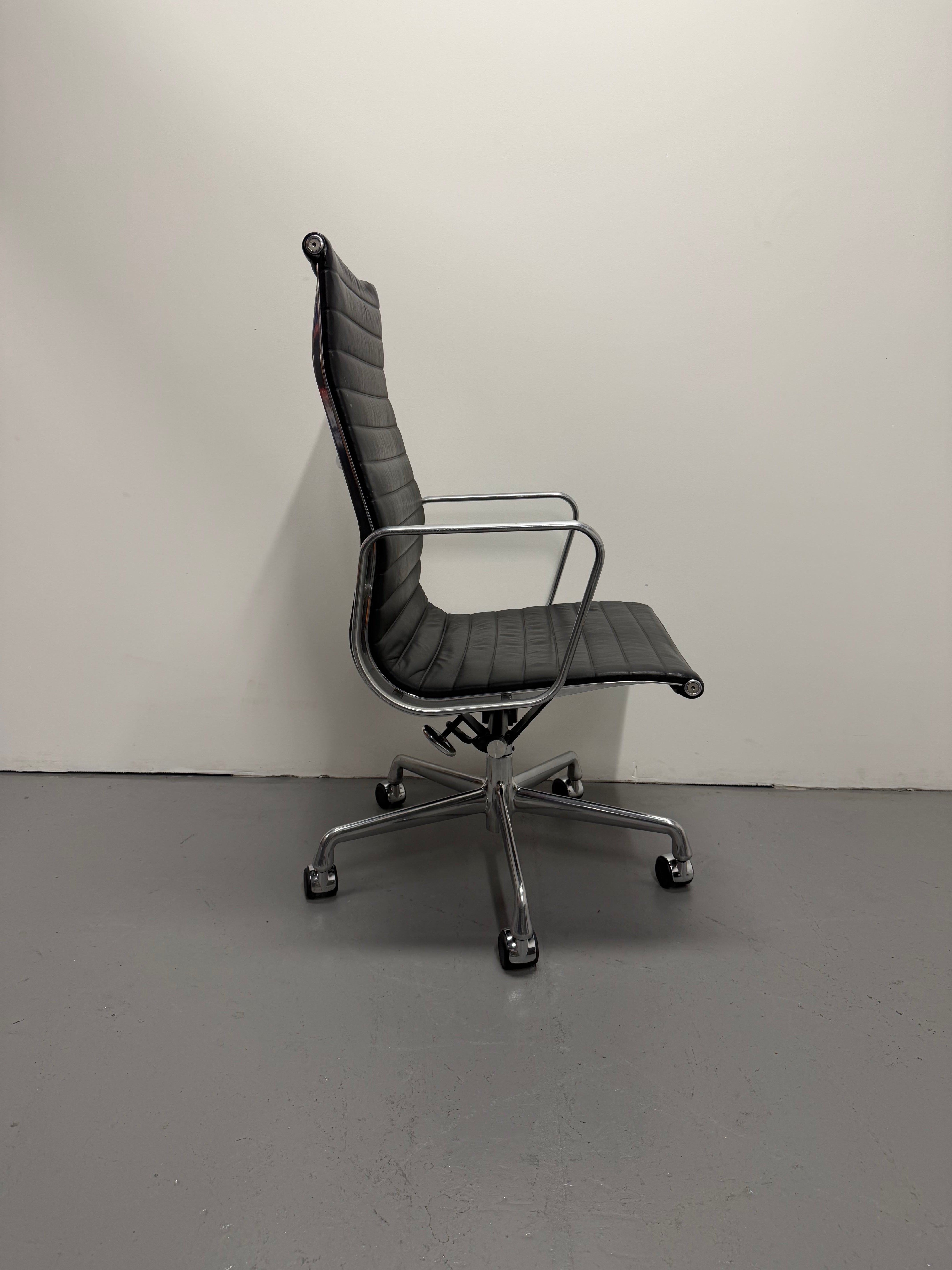 Eames Aluminum Group Executive Chair – High Back | Black Leather