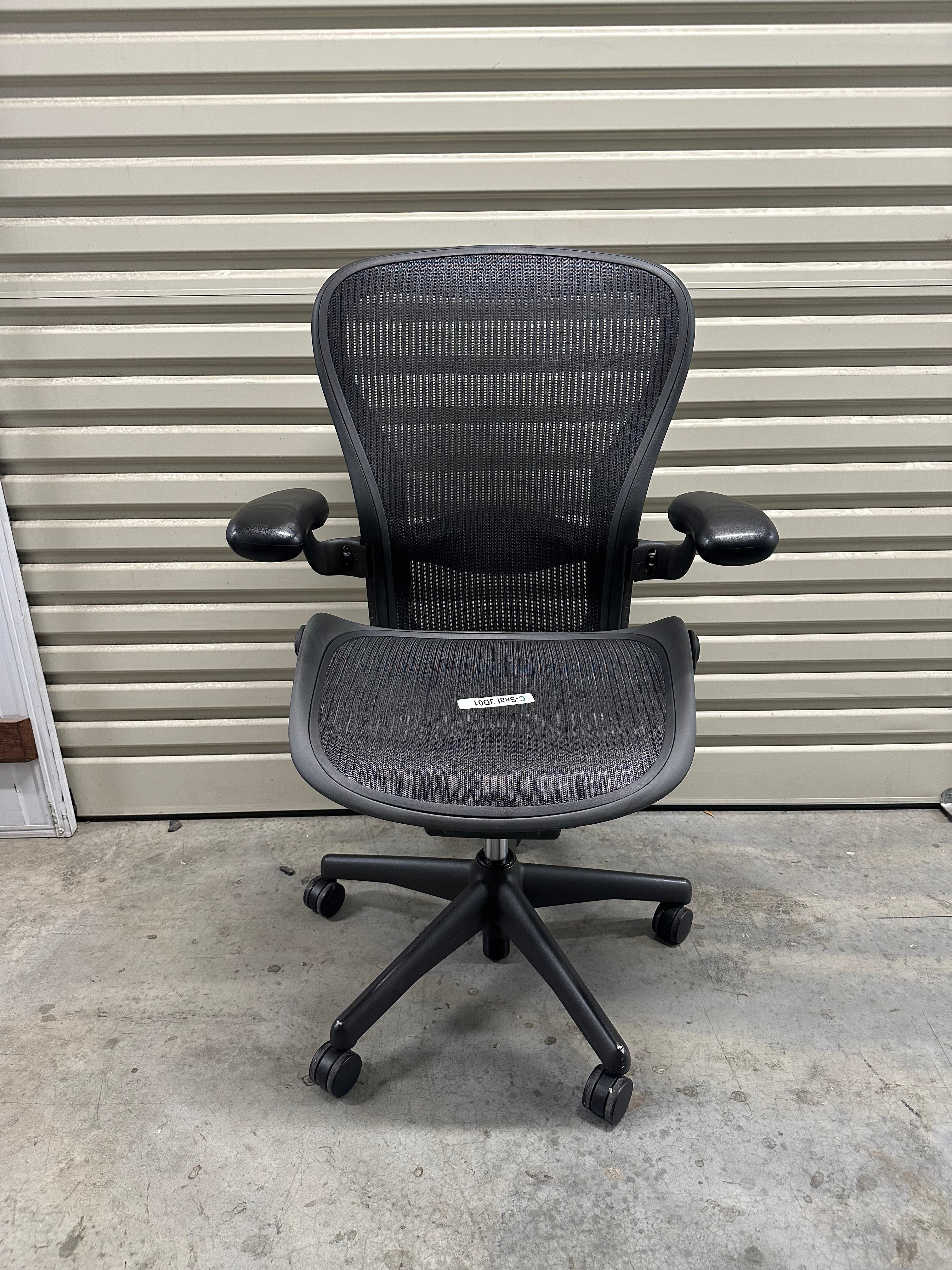 Herman miller Aeron with armrest (Size C)