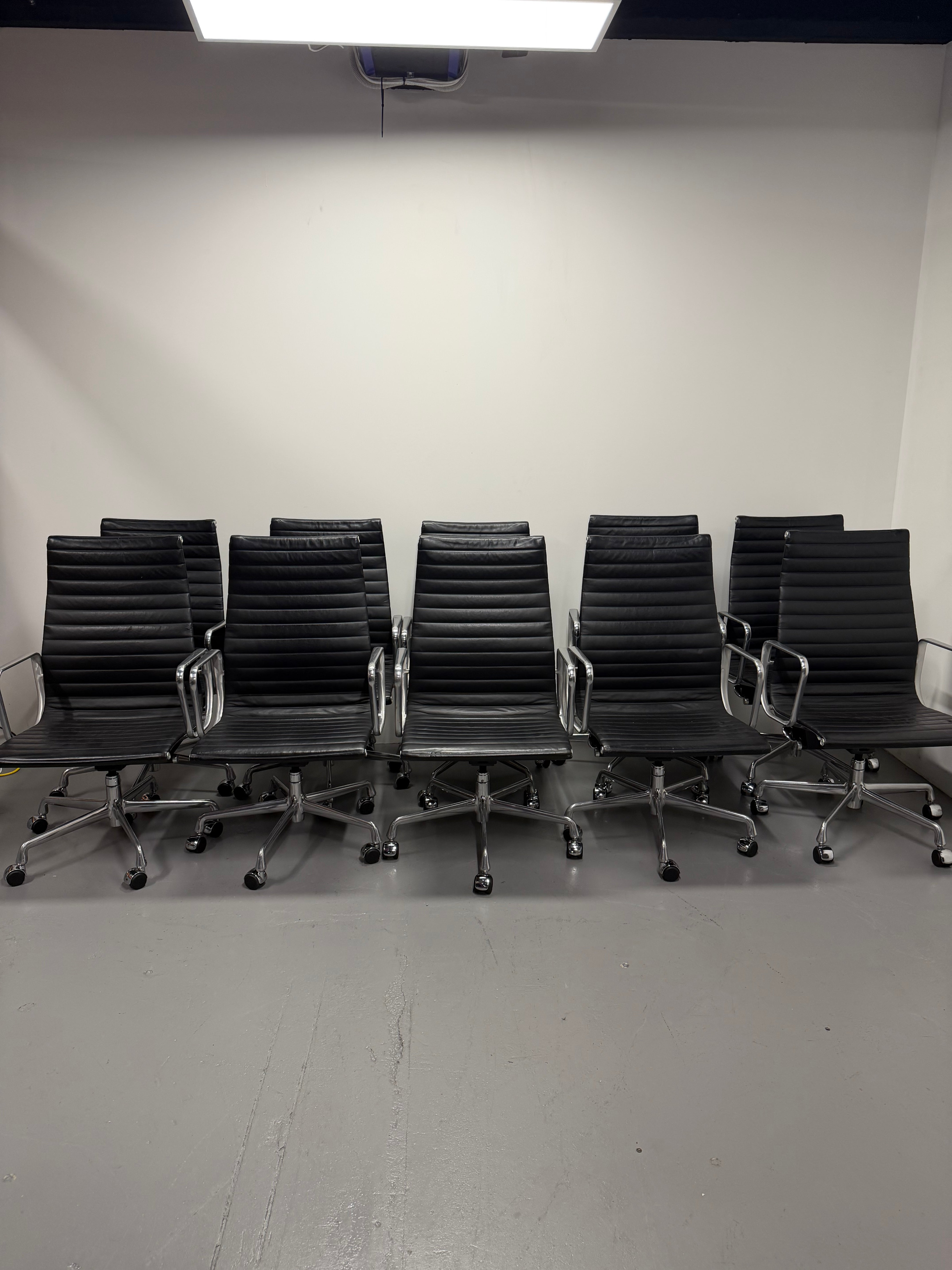 Eames Aluminum Group Executive Chair – High Back | Black Leather