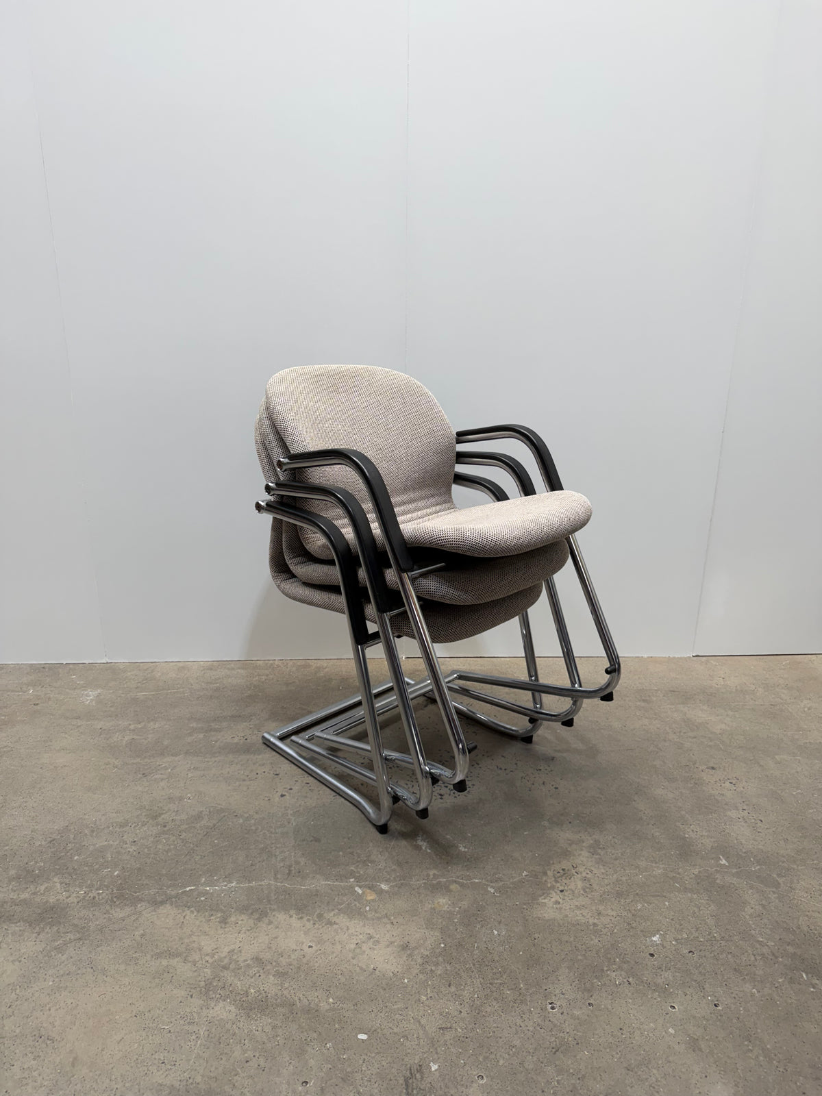 Wilkhahn FS-Line 212/5 Cantilever Chair – Kvadrat Skifer Upholstery, Chrome Frame – view 3 – pre-owned