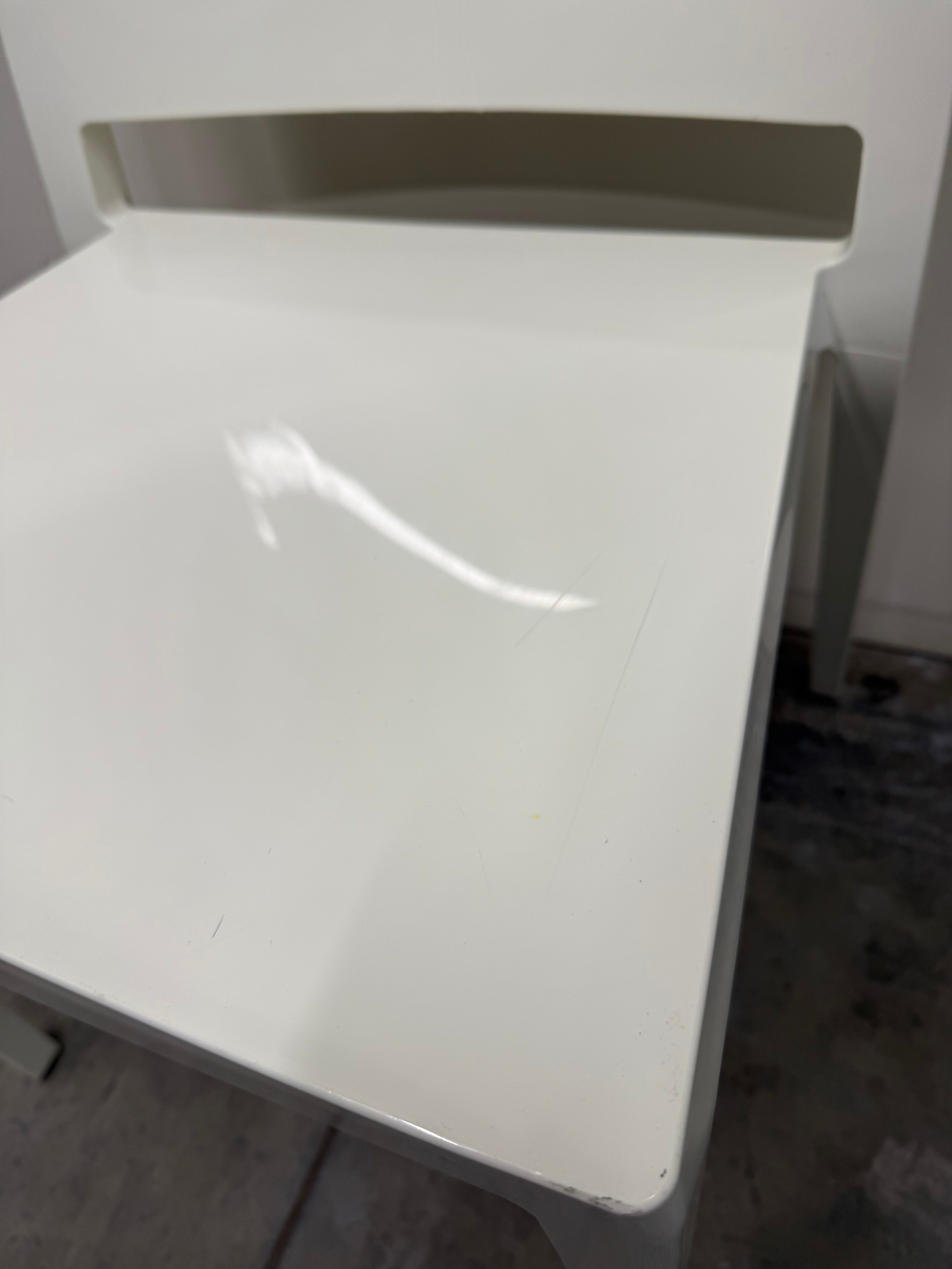 Kartell Lizz Chair – Designed by Piero Lissoni (White)