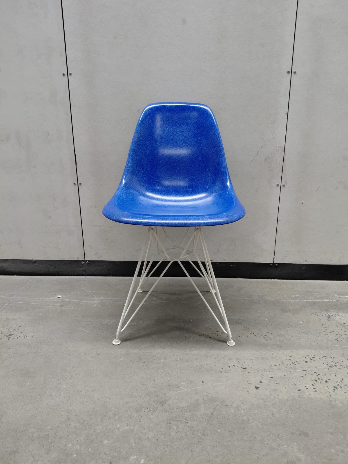 Authentic Herman Miller Eames Molded Fiberglass Side Chair – Ultramarine Blue / White Wire Base