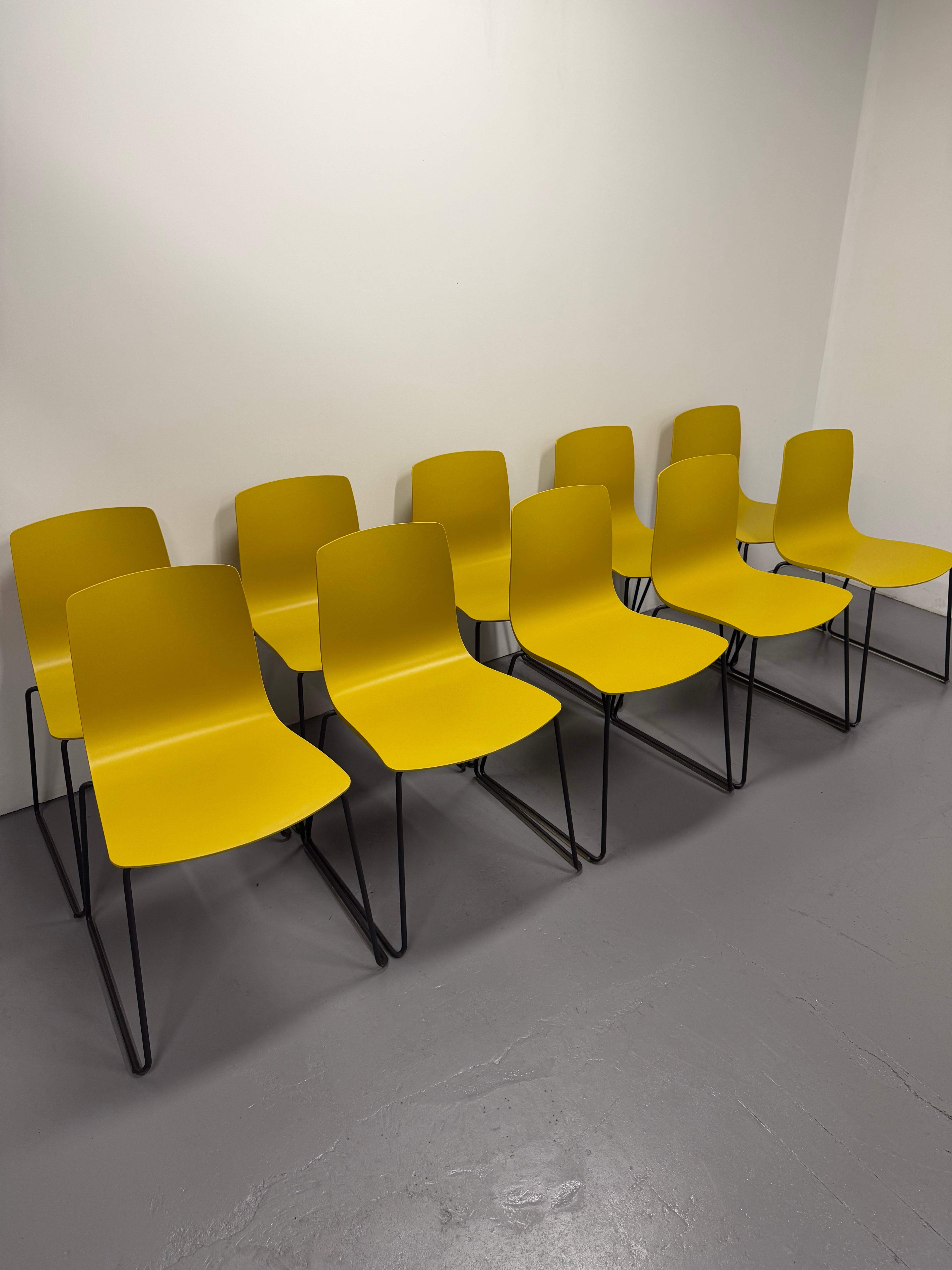 Aava 02 Sled Chair – Arper Yellow