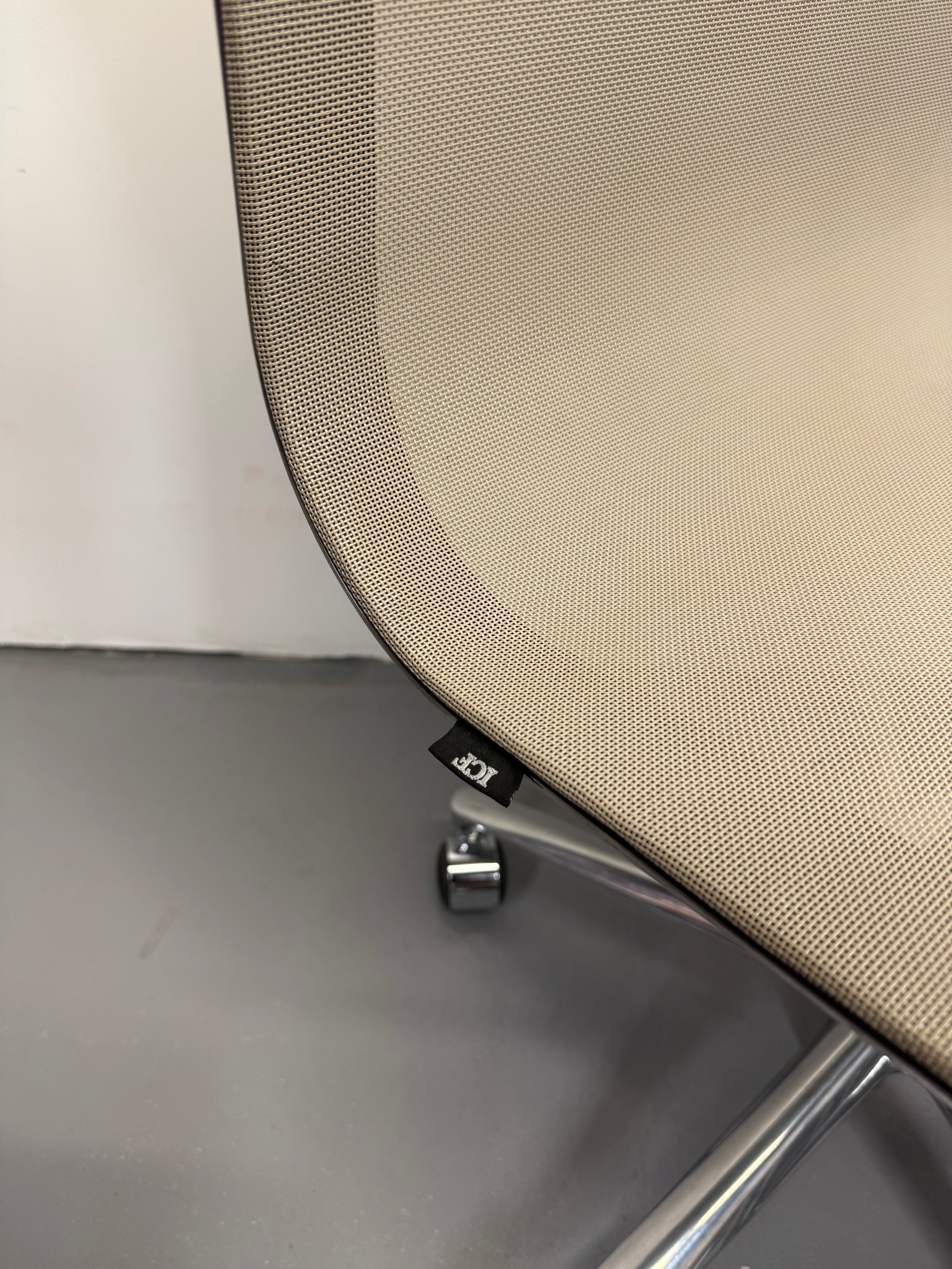 ICF Una Chair – Mesh Office Chair – Armless – Polished Aluminium - Made in Italy