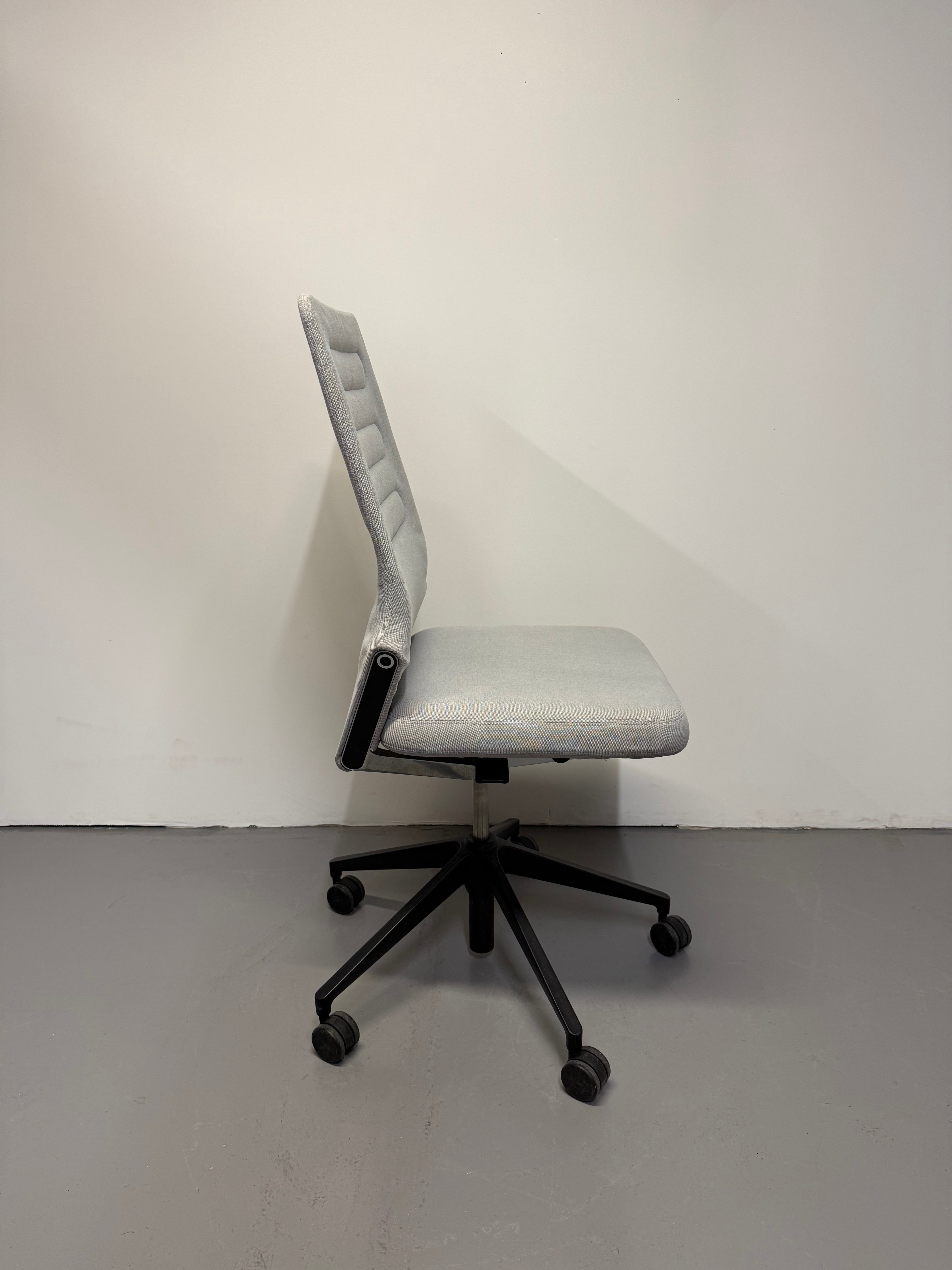Vitra AC 4 Office Chair by Antonio Citterio – Light Grey