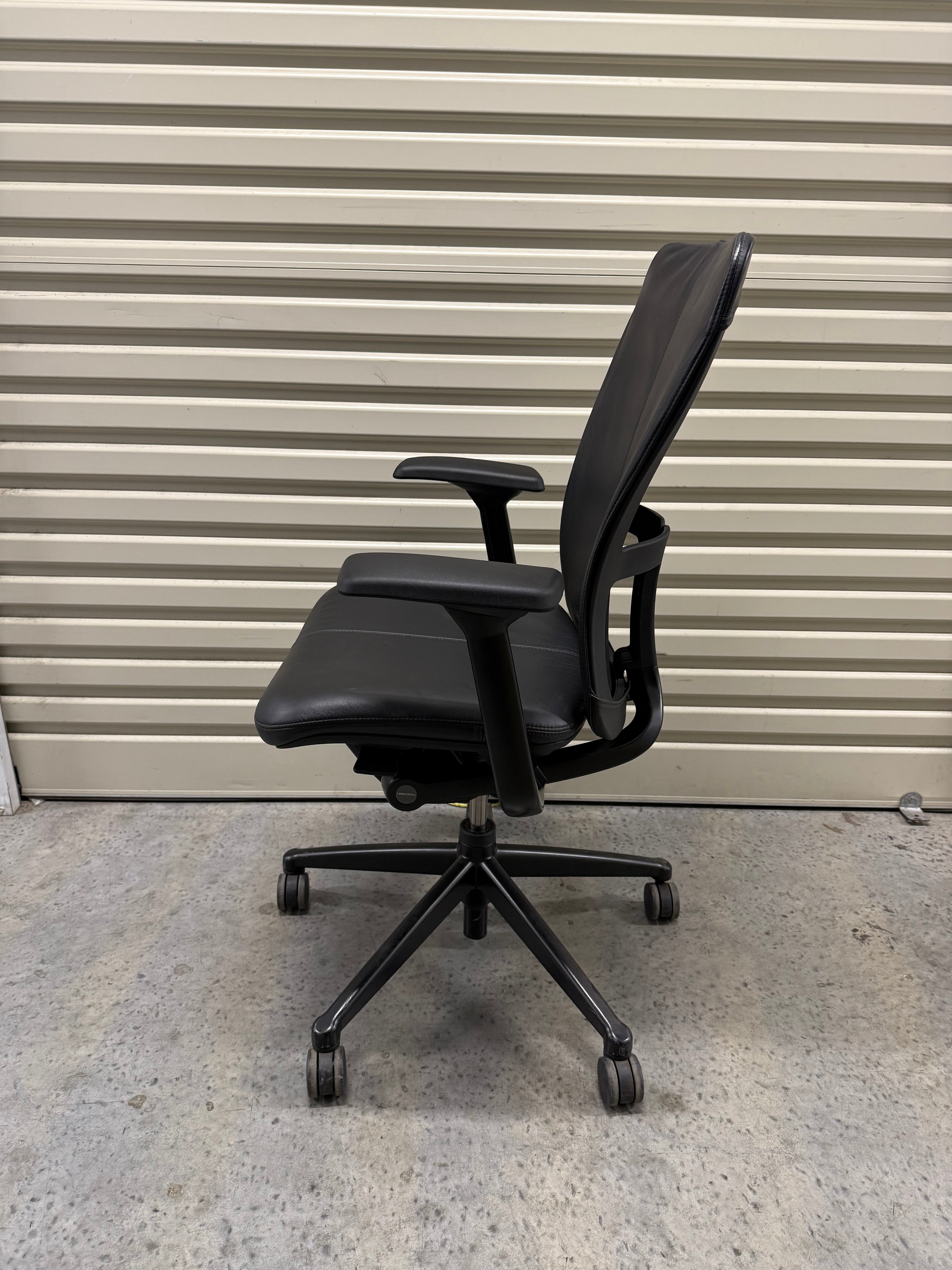 Haworth Zody Chair with Armrests – Black Leather