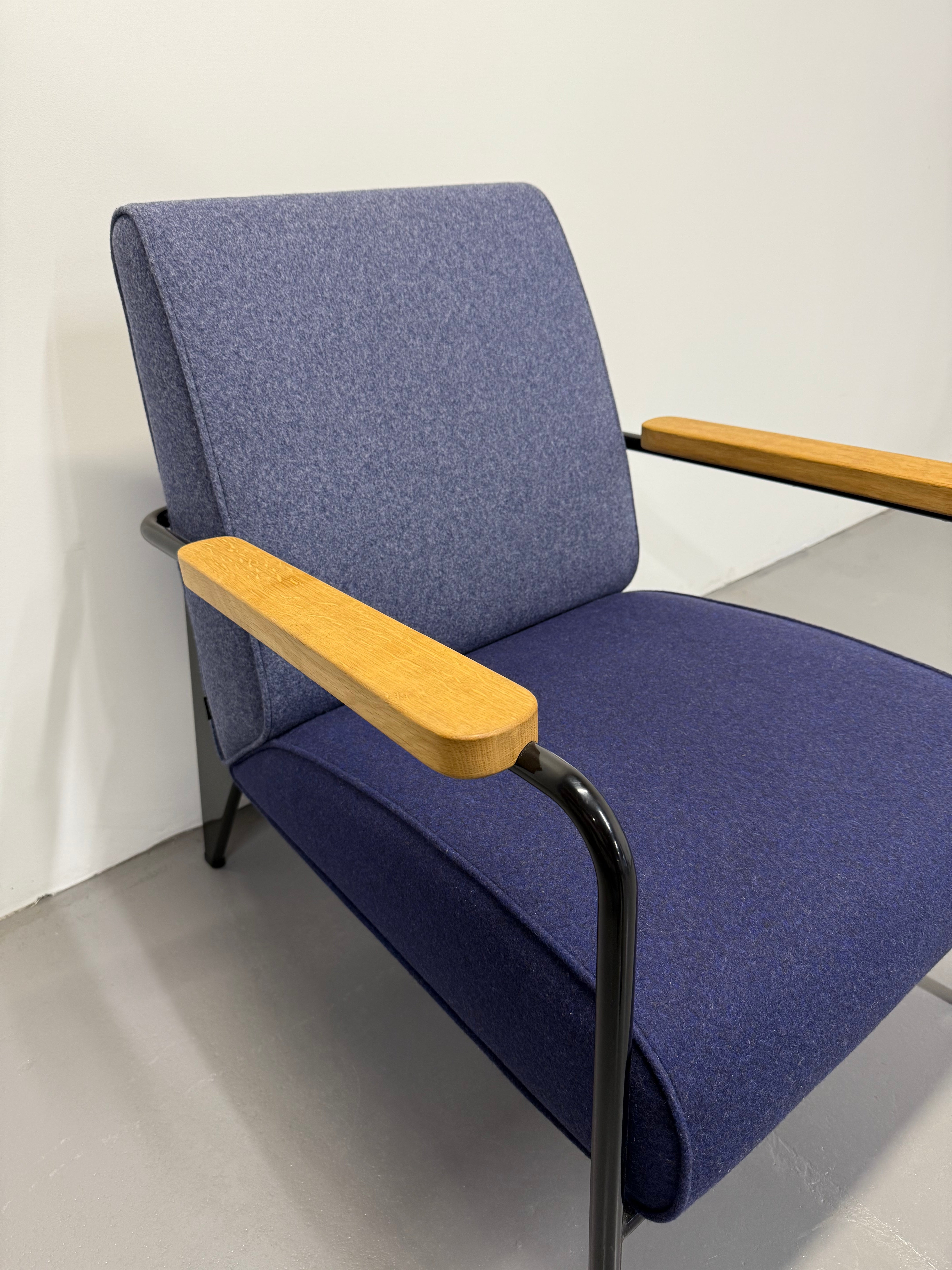 Vitra Fauteuil de Salon Armchair – Jean Prouvé Mid-Century Icon