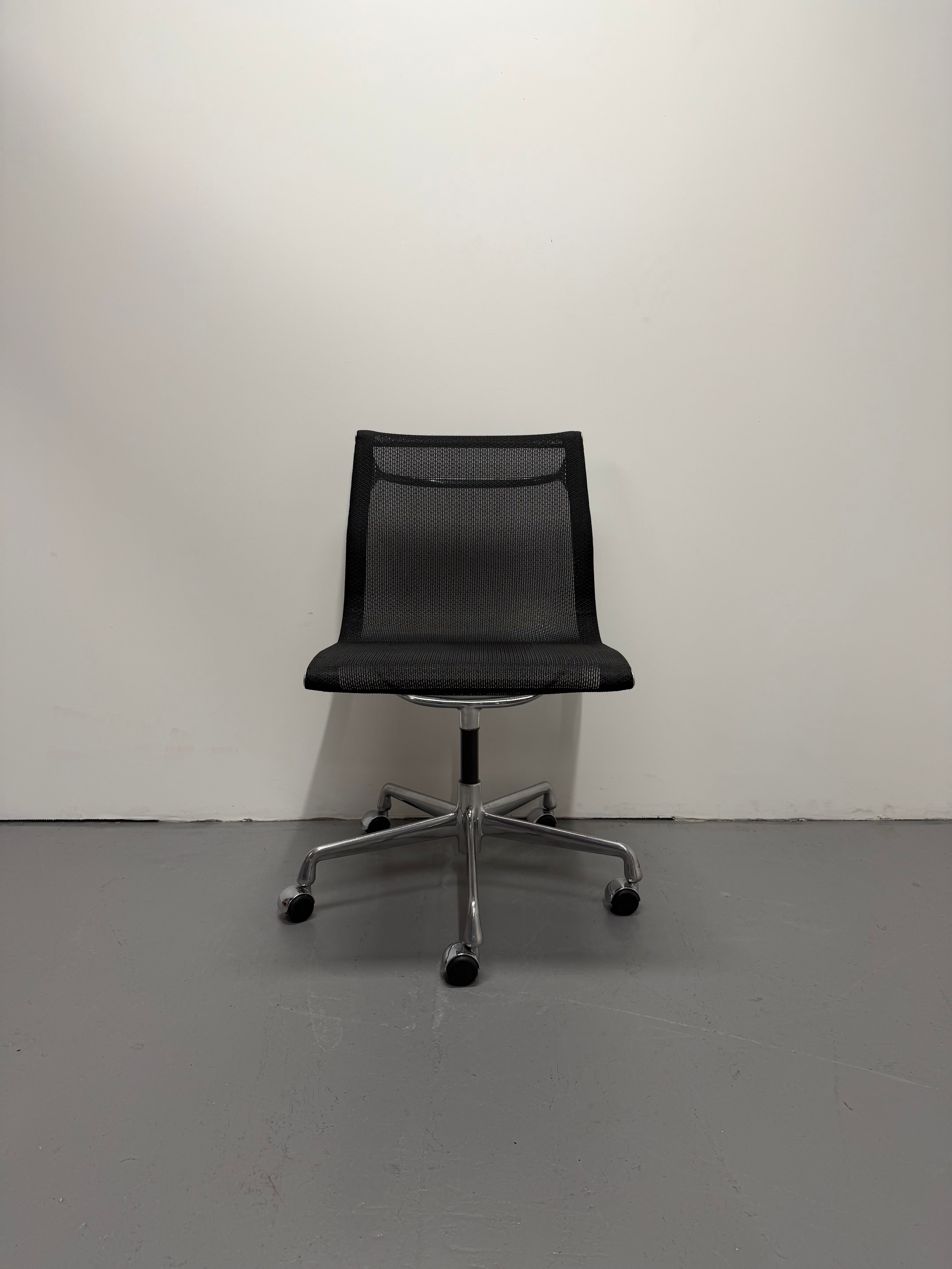 Eames Mesh Task Chair – Aluminium Group by Herman Miller (No Arms)