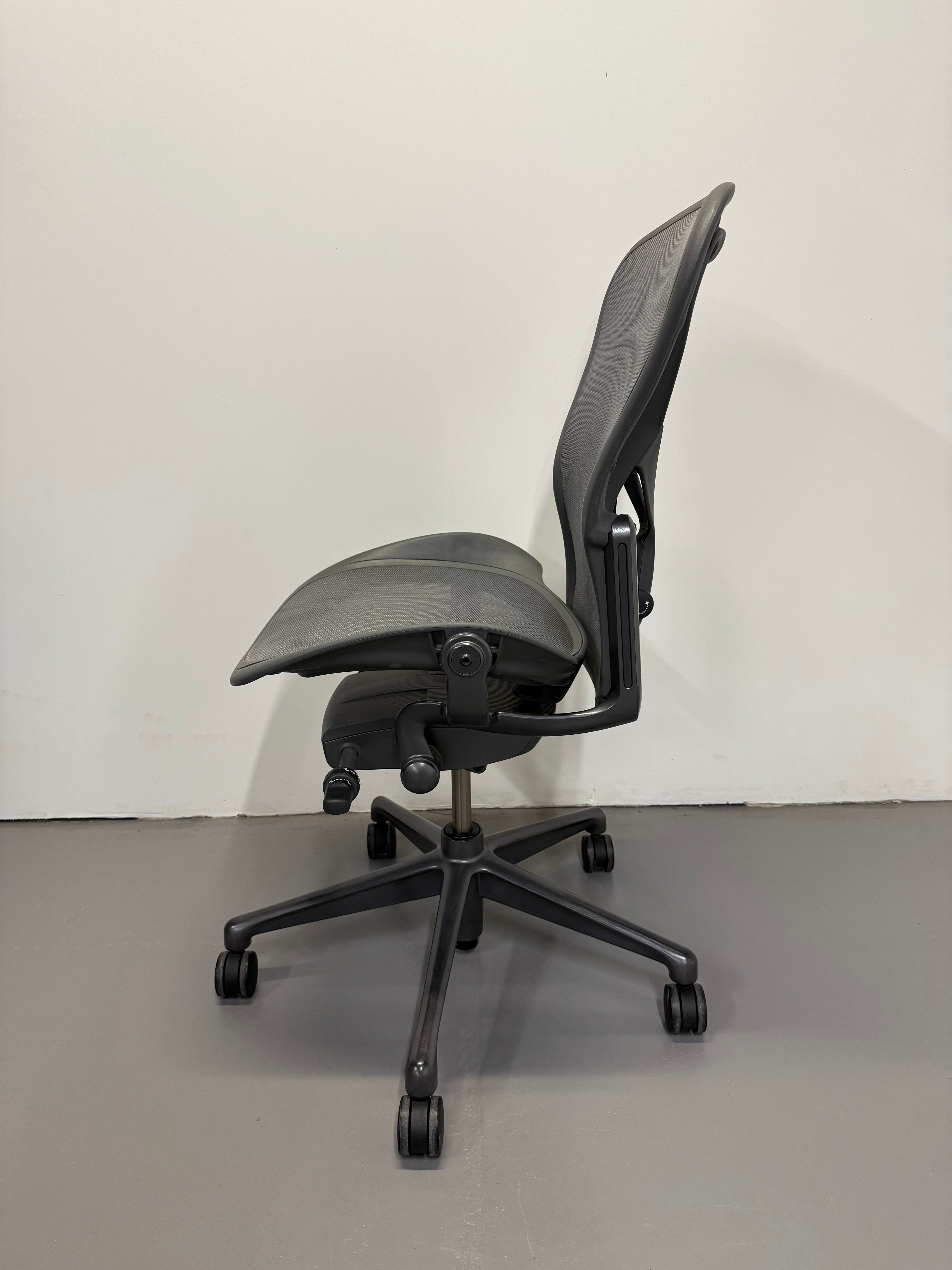 Herman Miller Aeron Remastered Office Chair – Size B (Carbon, No Arms)