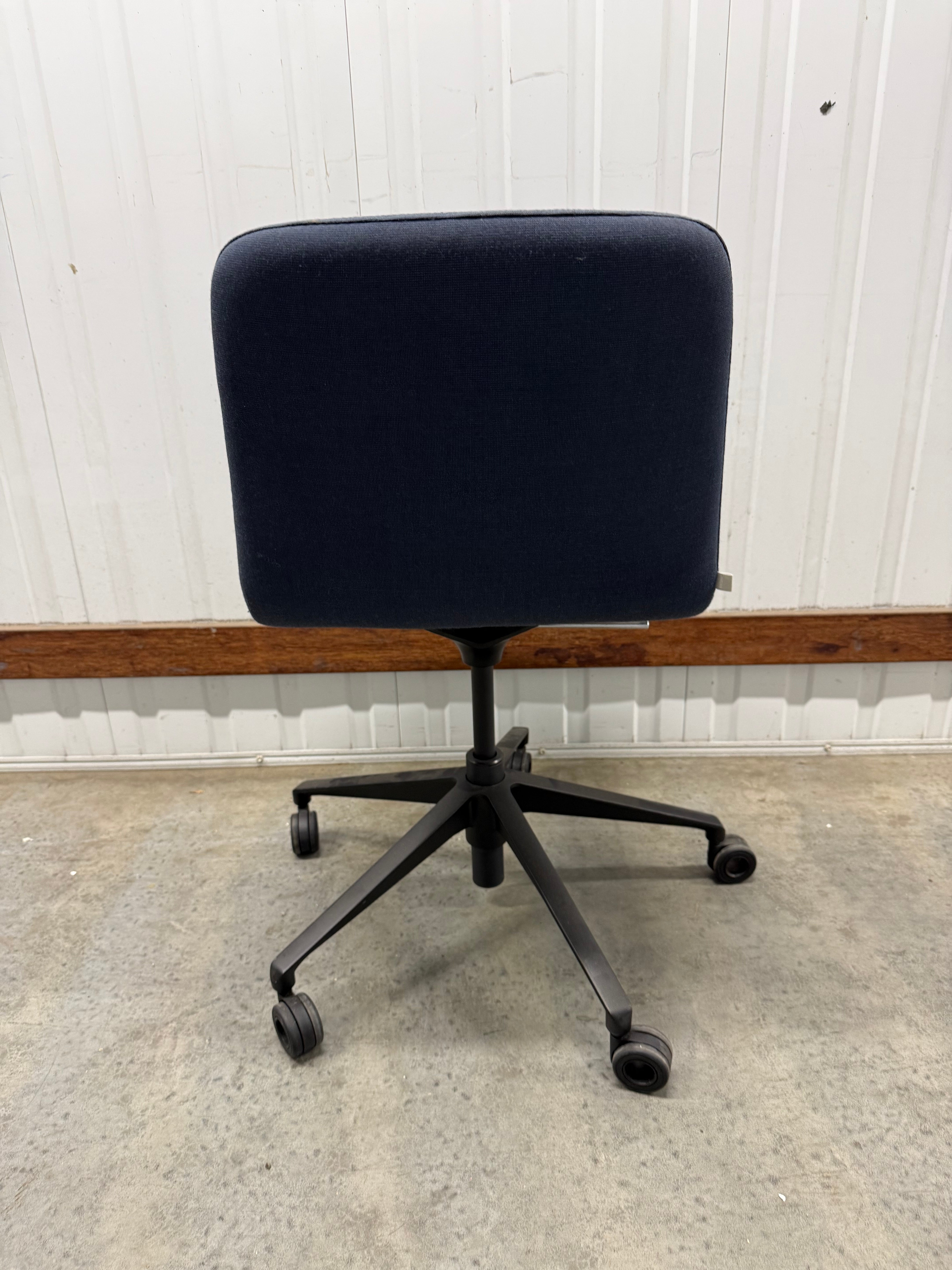 Jardan Mina Studio Chair ā Blue Fabric / Black Metal Base