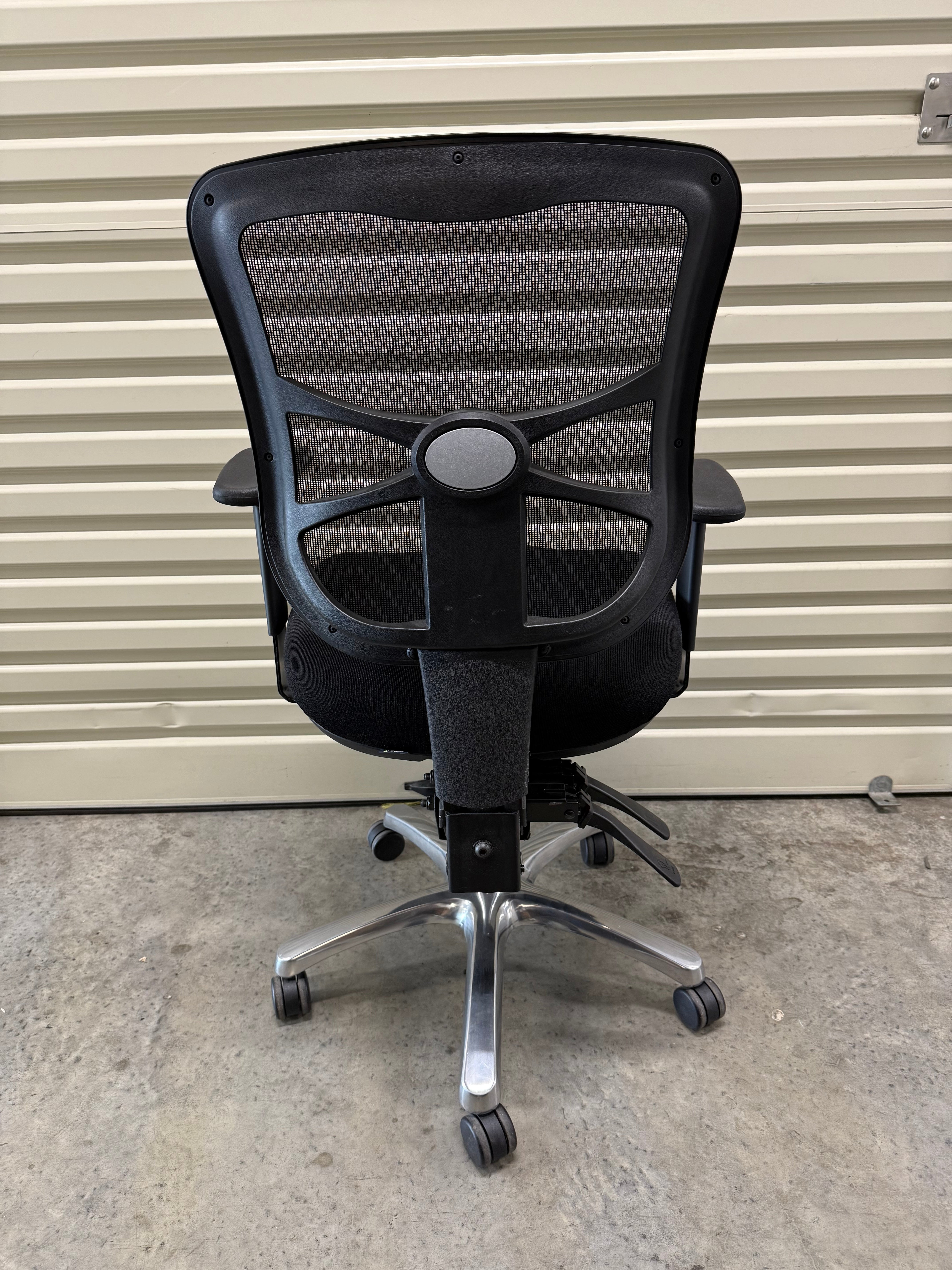 Buro Metro Task Chair Medium Mesh Back Seat Slide 3-Lever