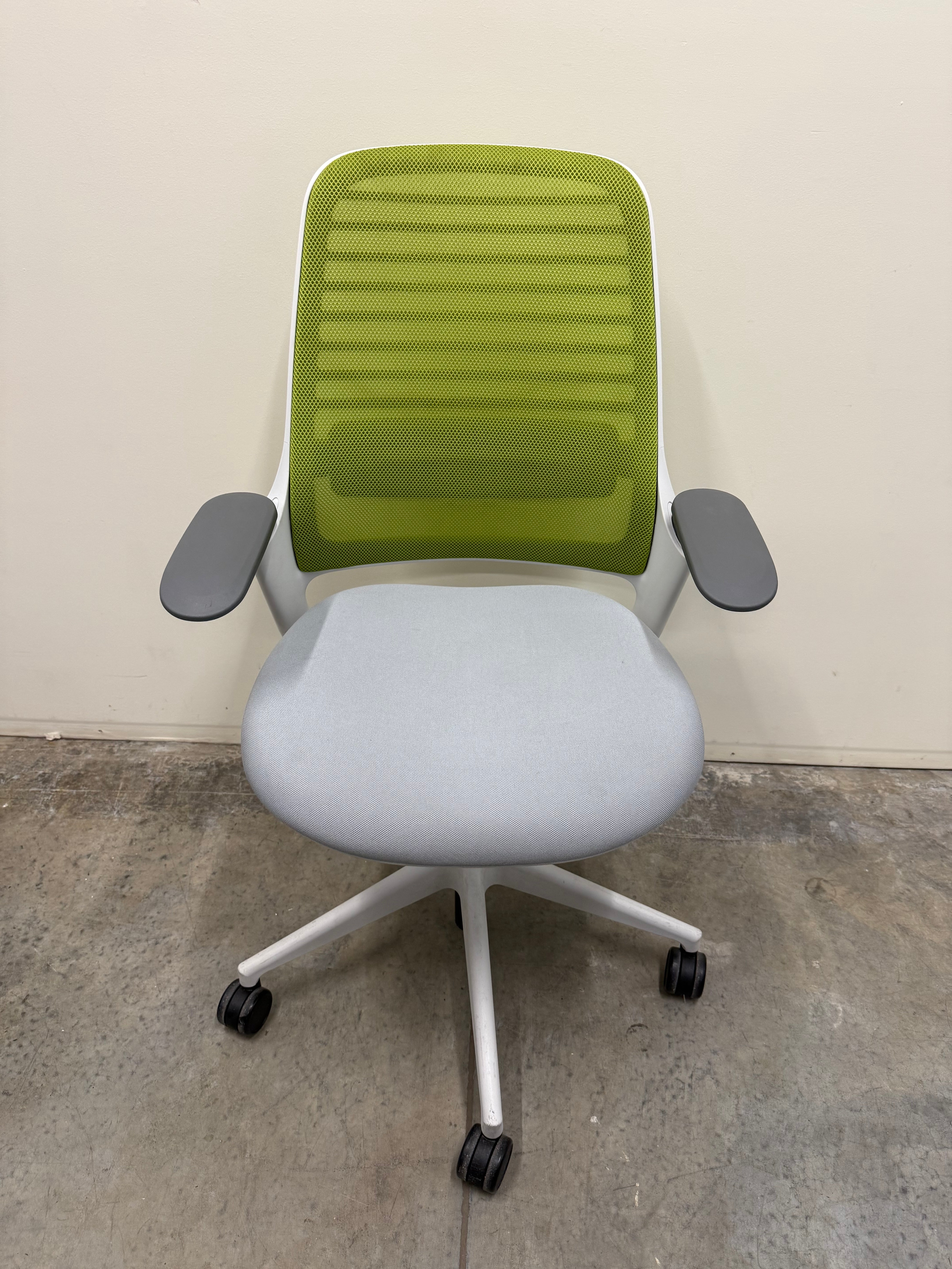 Steelcase Series 1 Work Office Chair V1 – Green Mesh / Grey Fabric