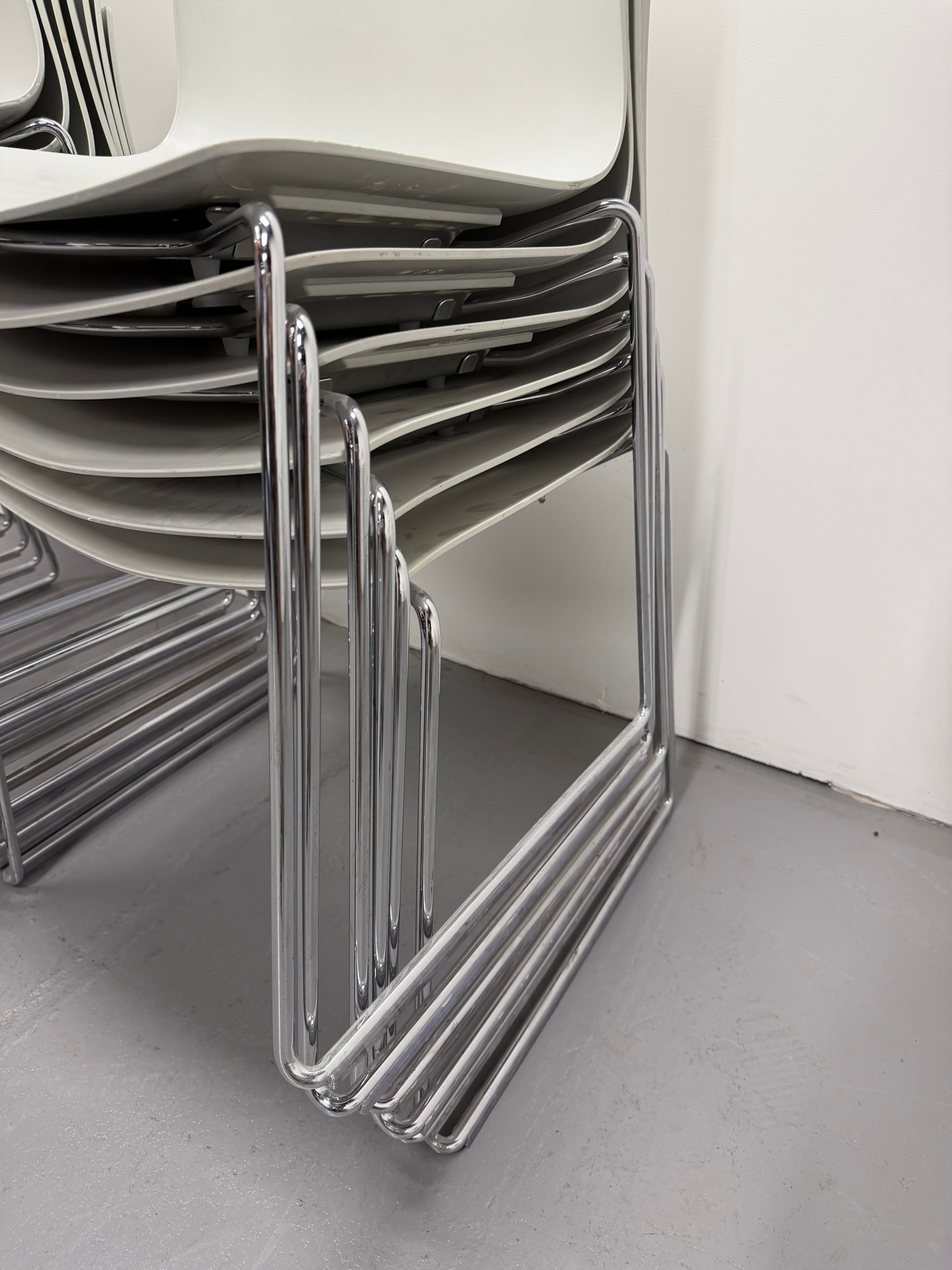 Arper Catifa 46 Chair – White Gloss Back