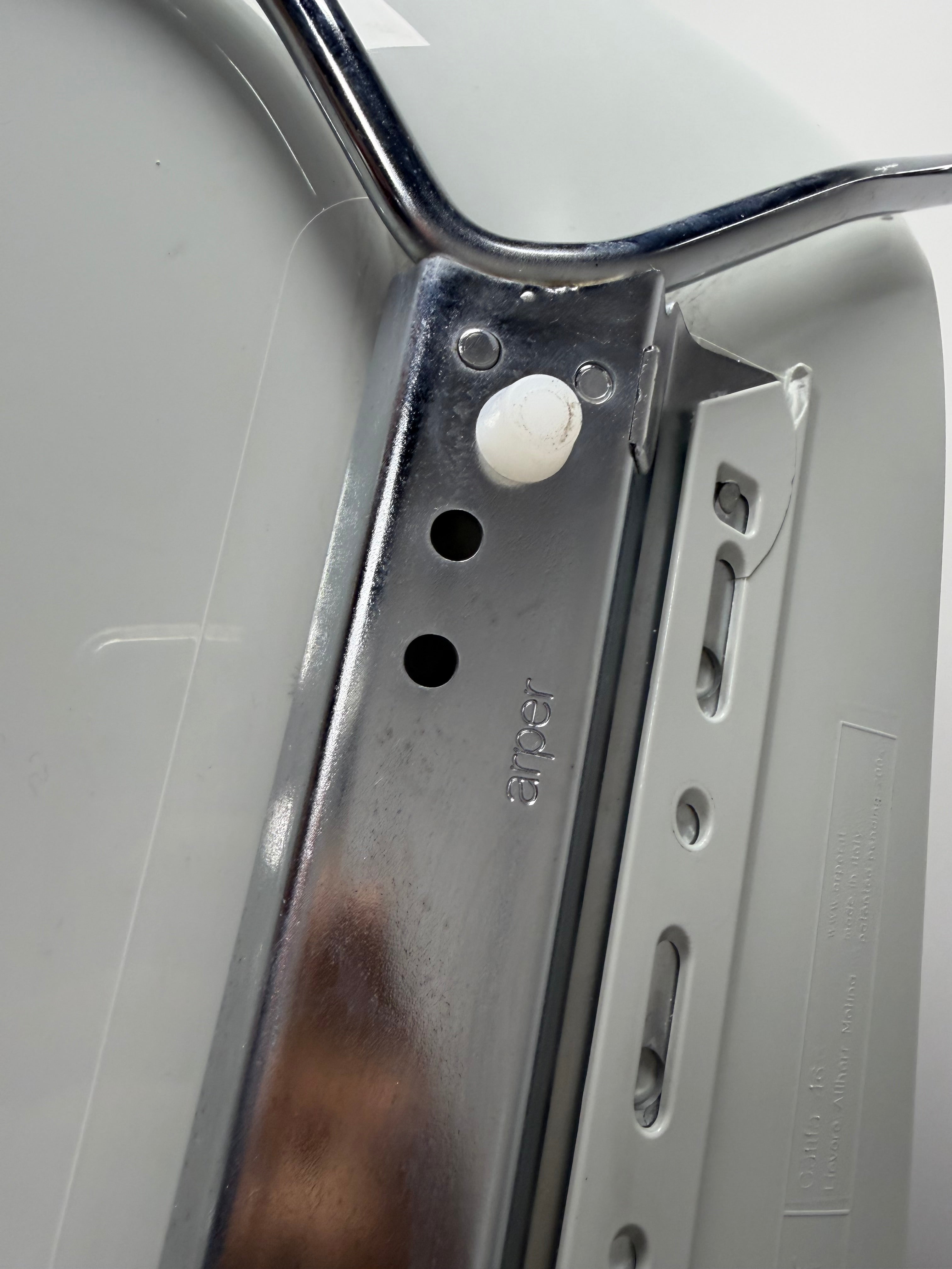 Arper Catifa 46 Chair – White Gloss Back