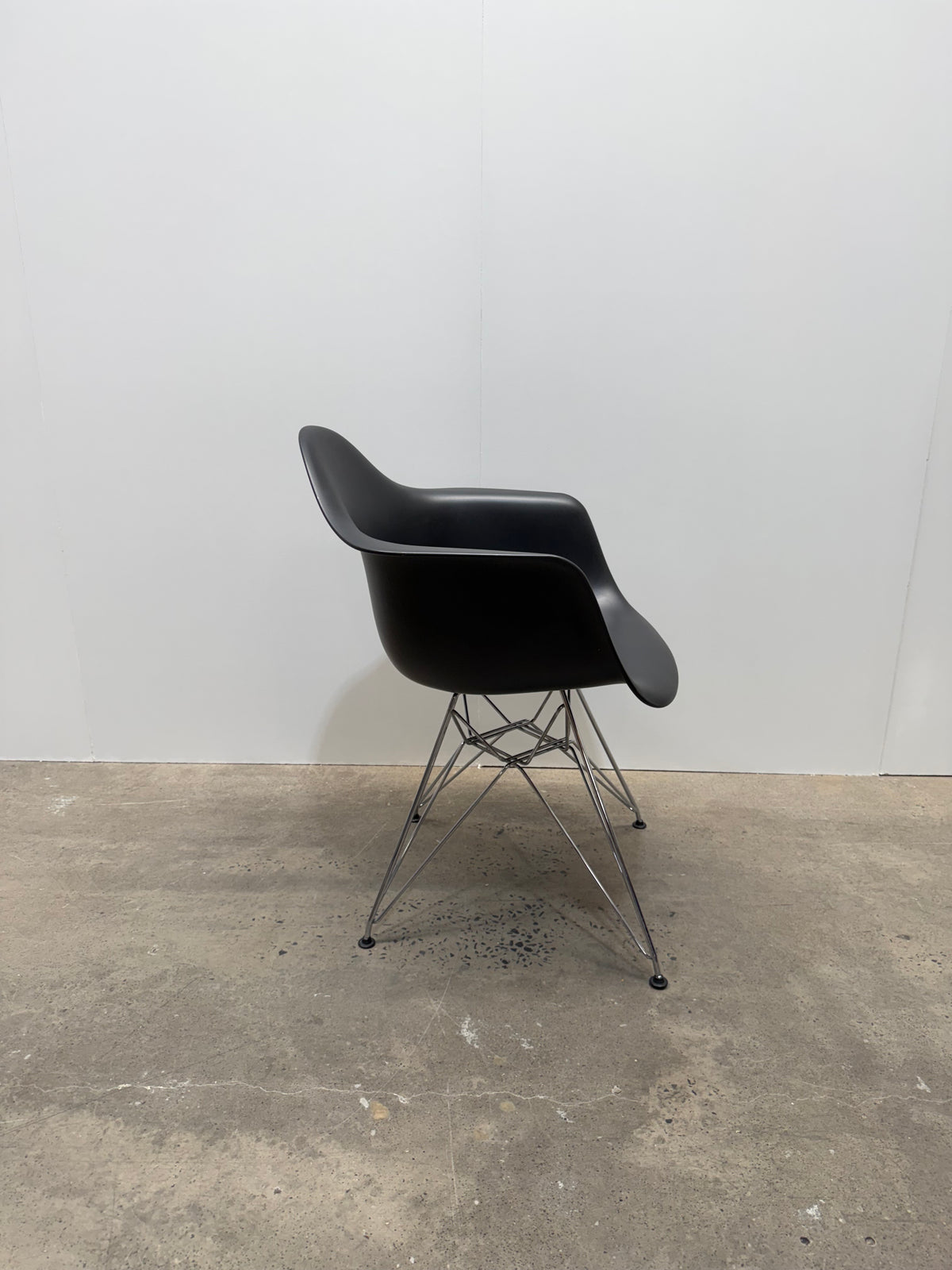 Vitra Eames Plastic Armchair DAR – Black, Chrome Eiffel Base – view 3 – pre-owned