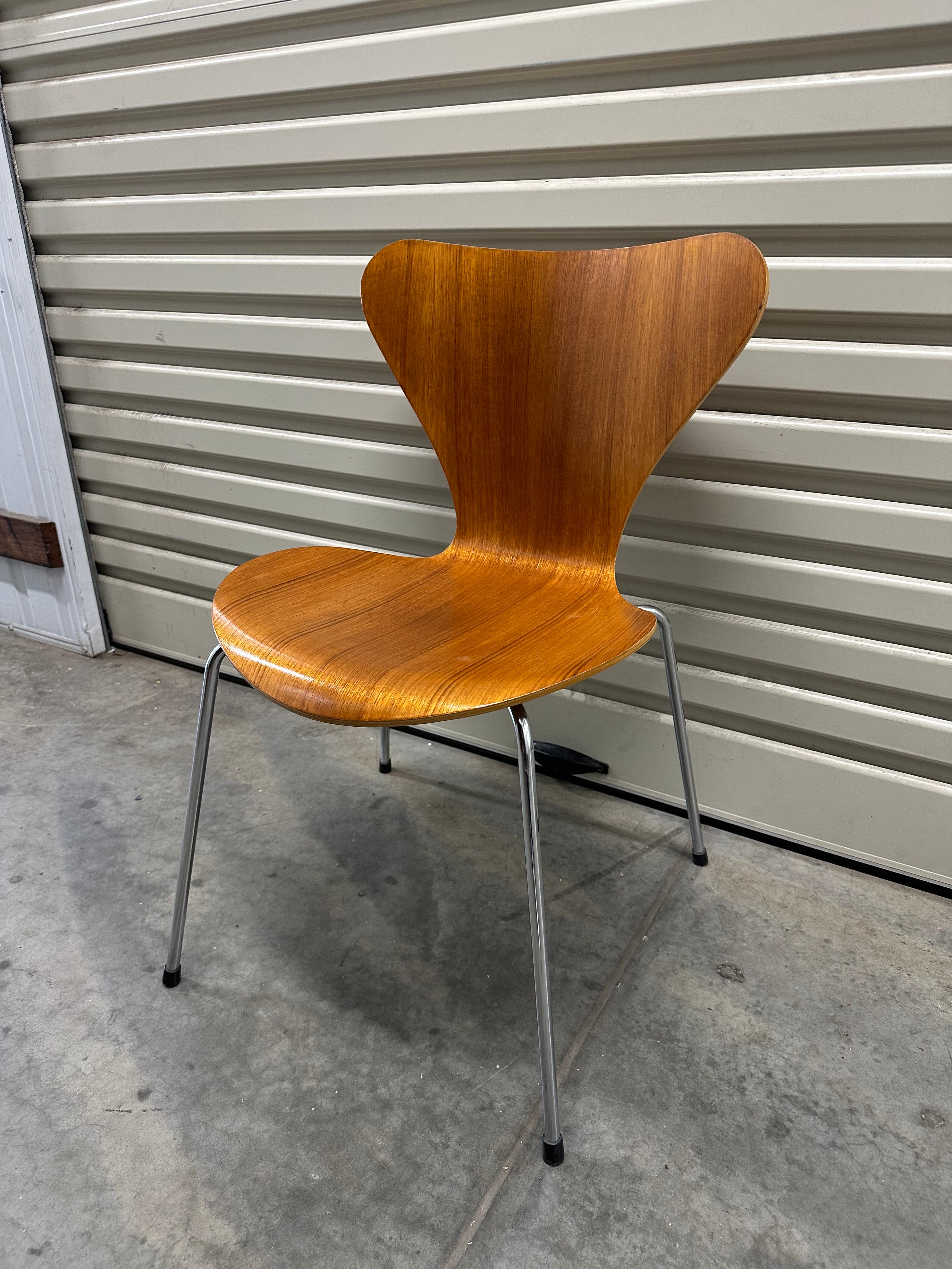 Series 7 chairs by Arne Jacobsen for Fritz Hansen