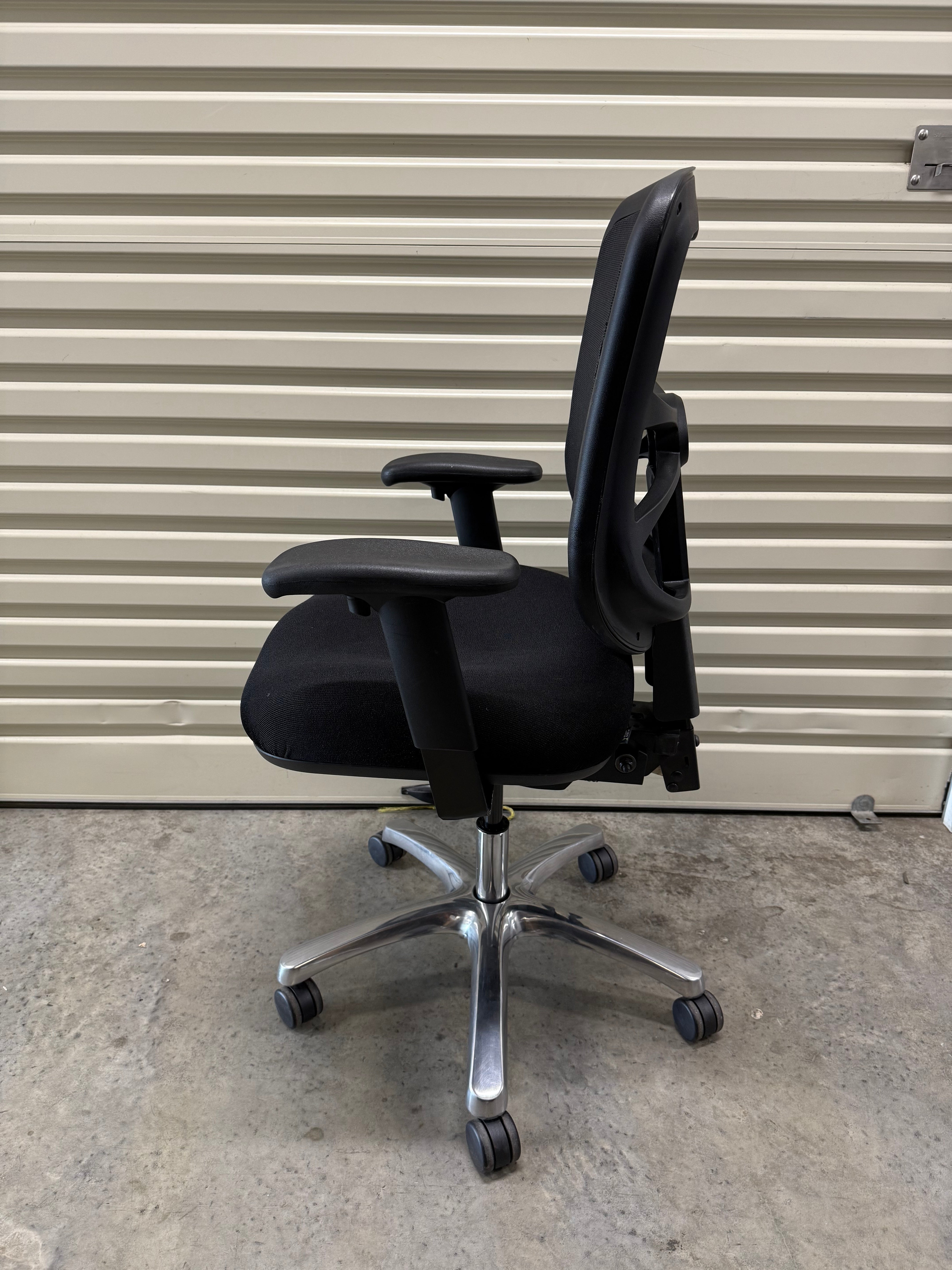 Buro Metro Task Chair Medium Mesh Back Seat Slide 3-Lever