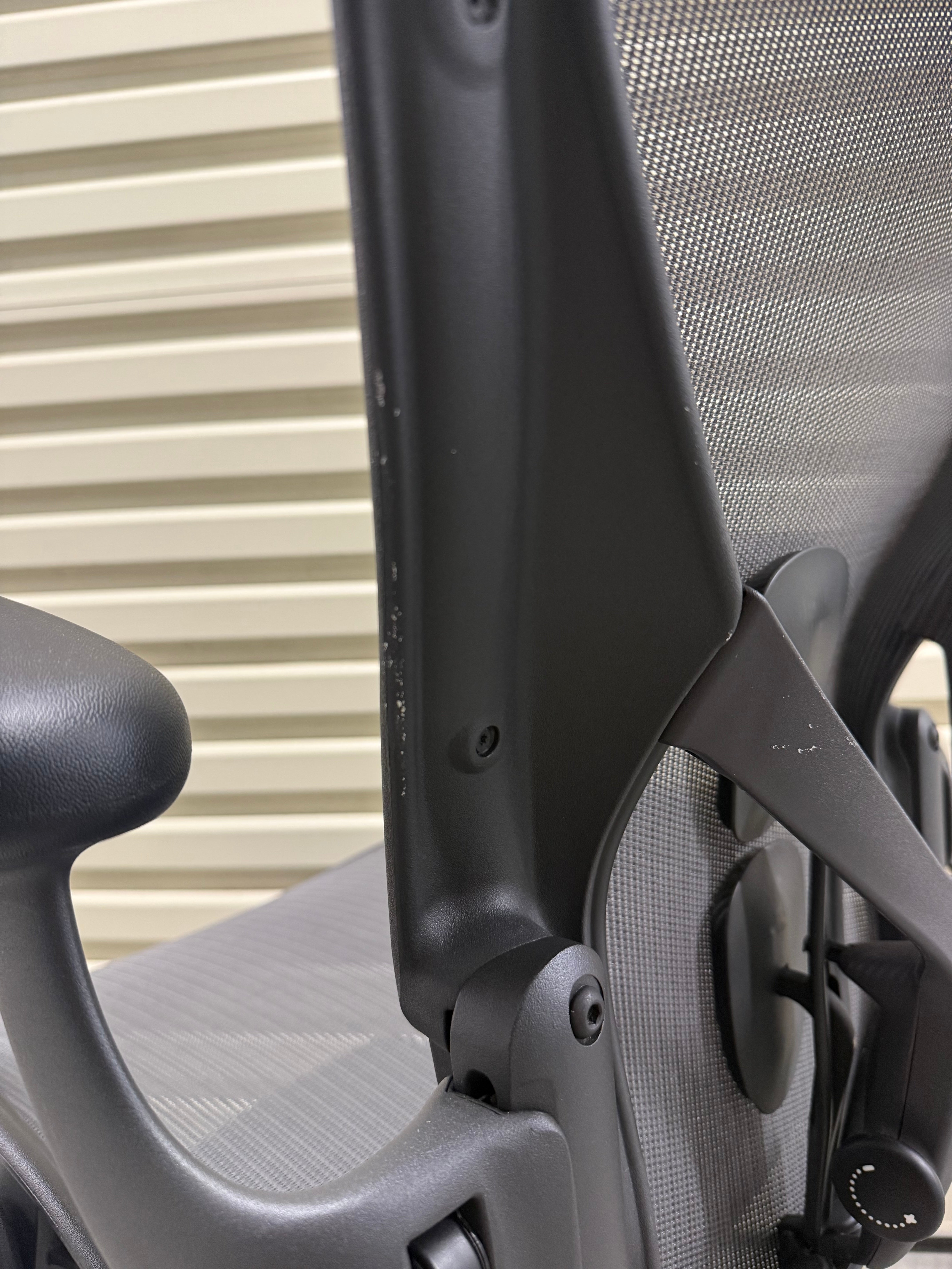 Herman Miller Aeron Remastered with Armrest - Graphite (Size B)