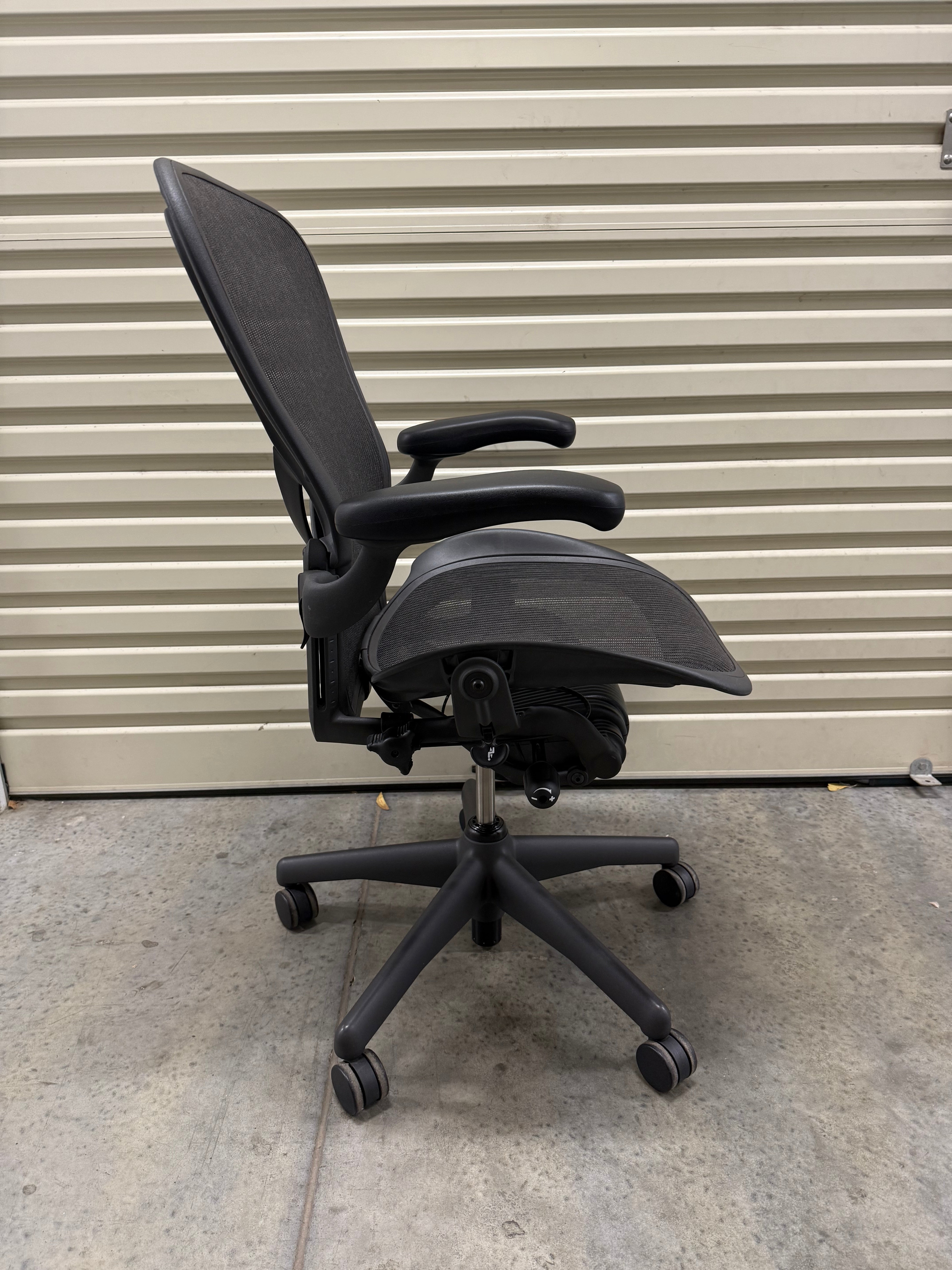 Herman Miller Aeron Chair with Armrests – Size C