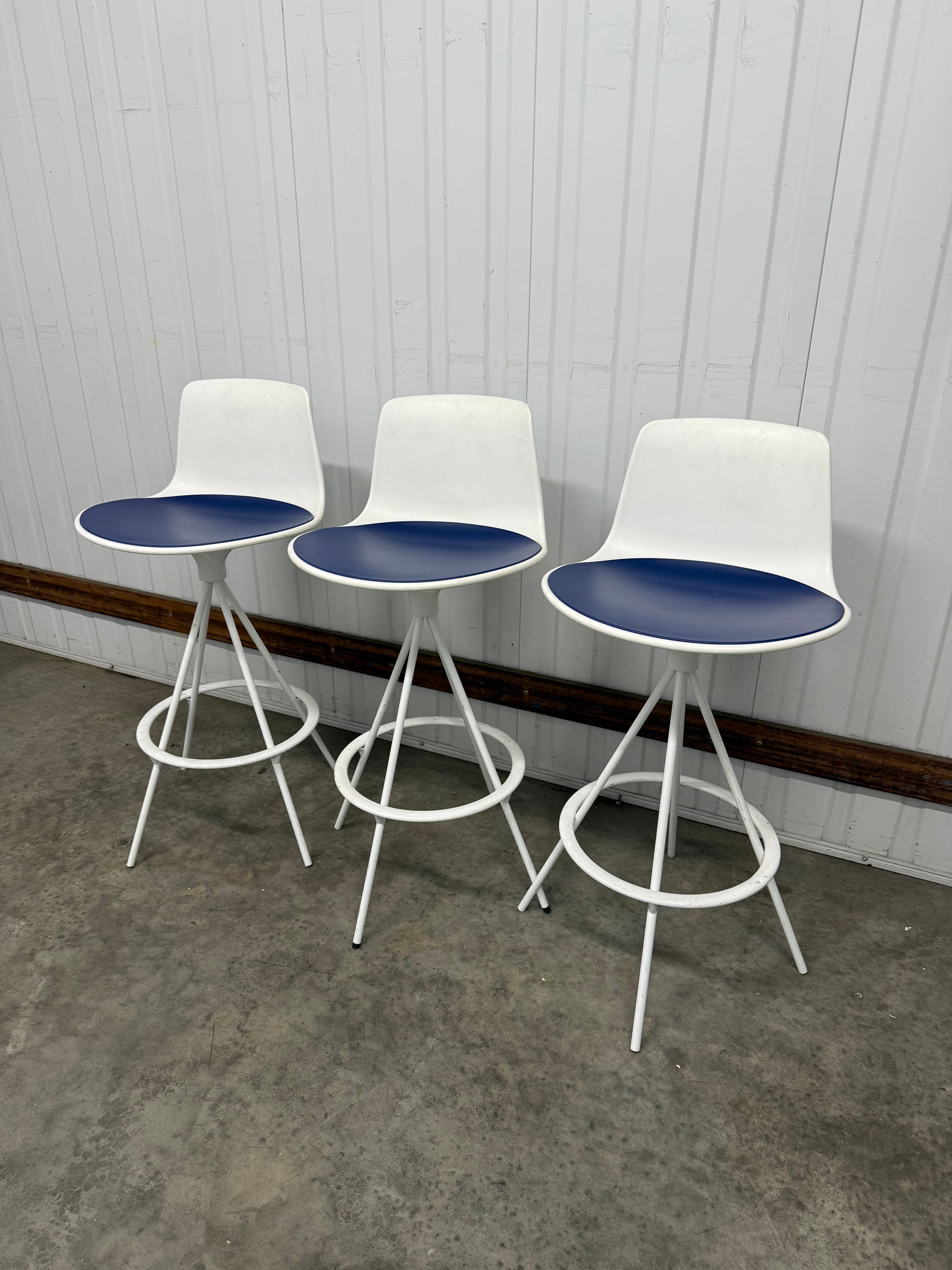 Enea Lottus Barstool – White with Blue Seat Pad