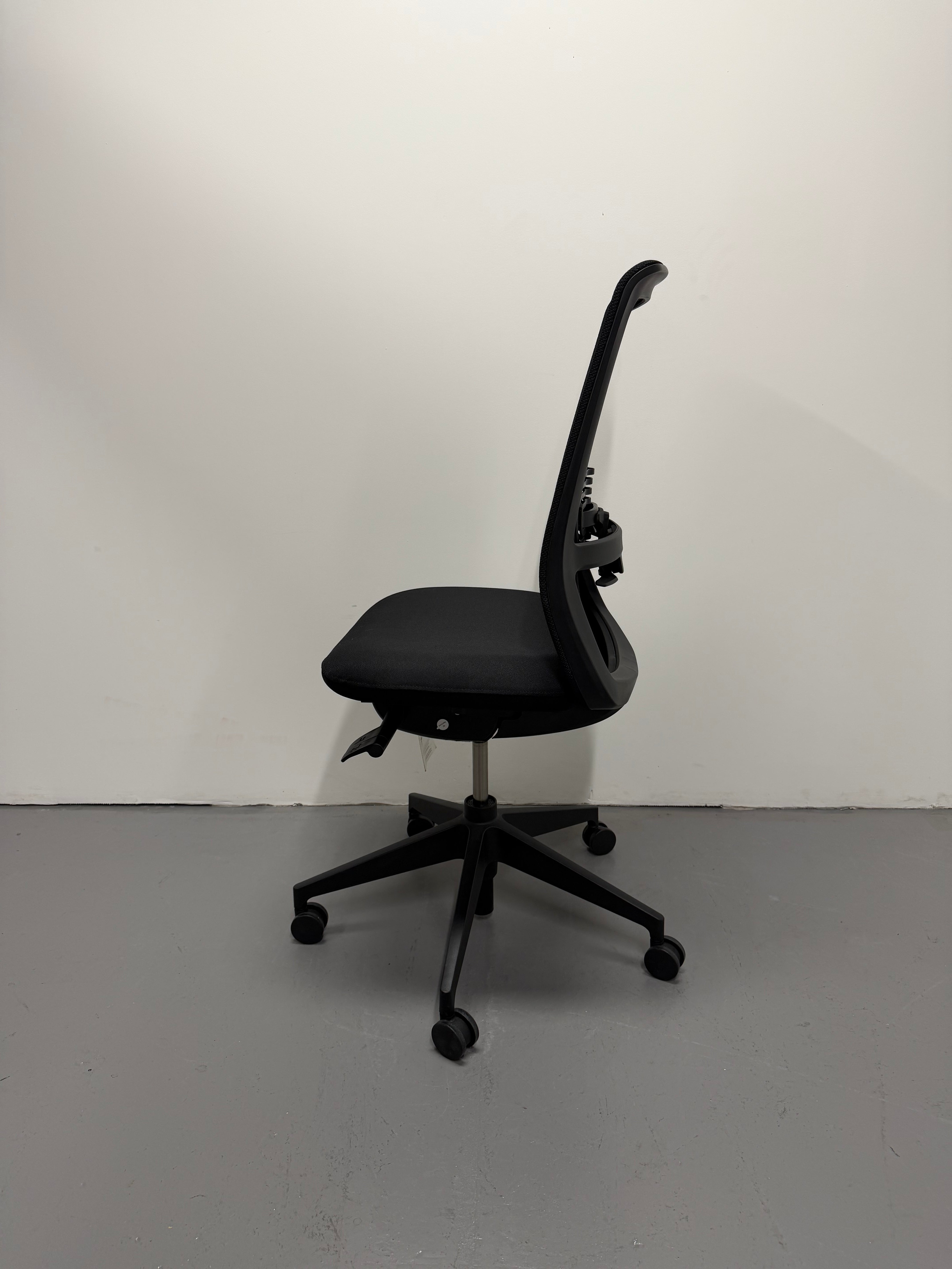 Haworth Soji Task Chair - No Arms, Black