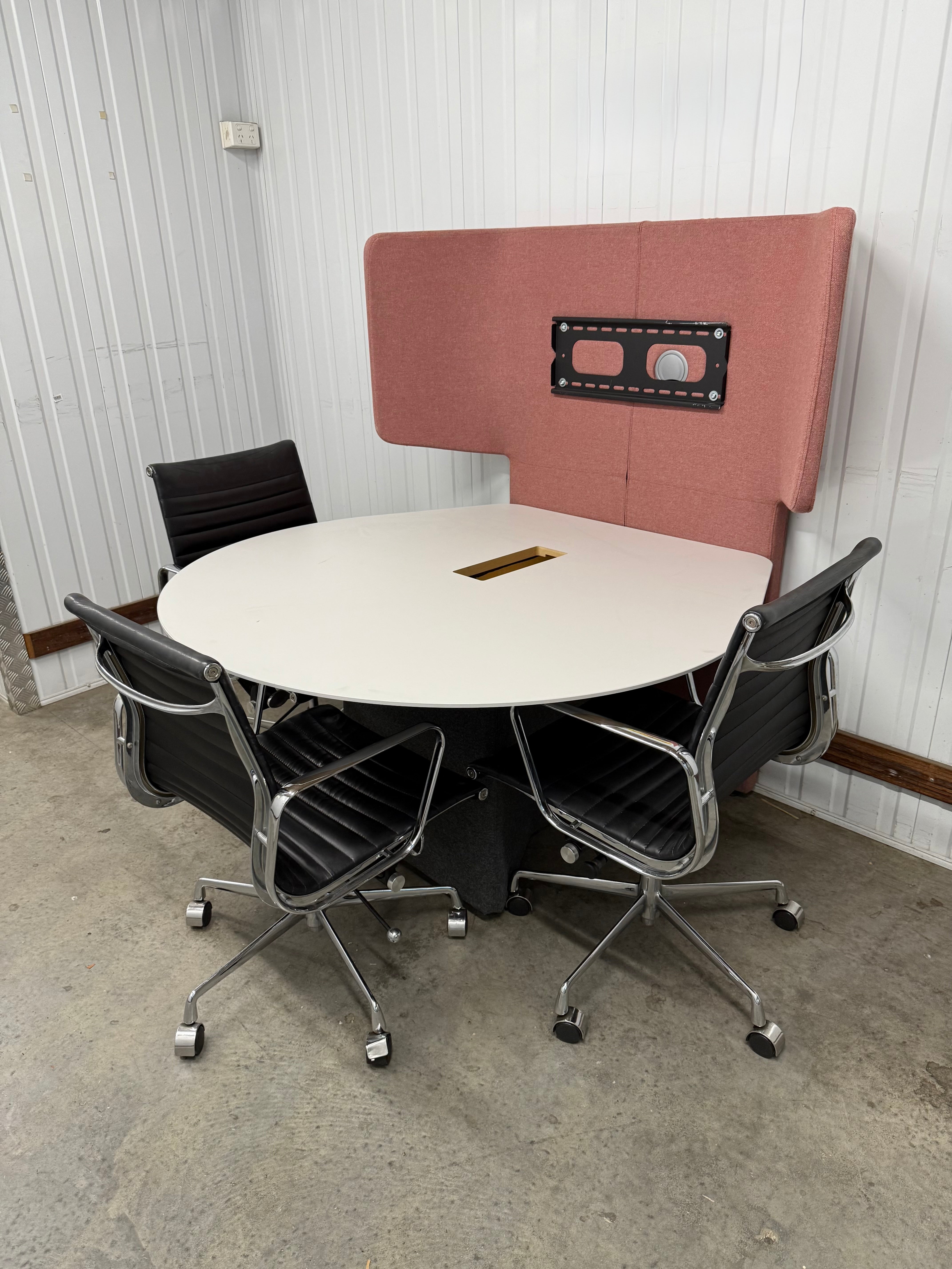 Orangebox Away From The Desk Media Unit - Collaboration desk