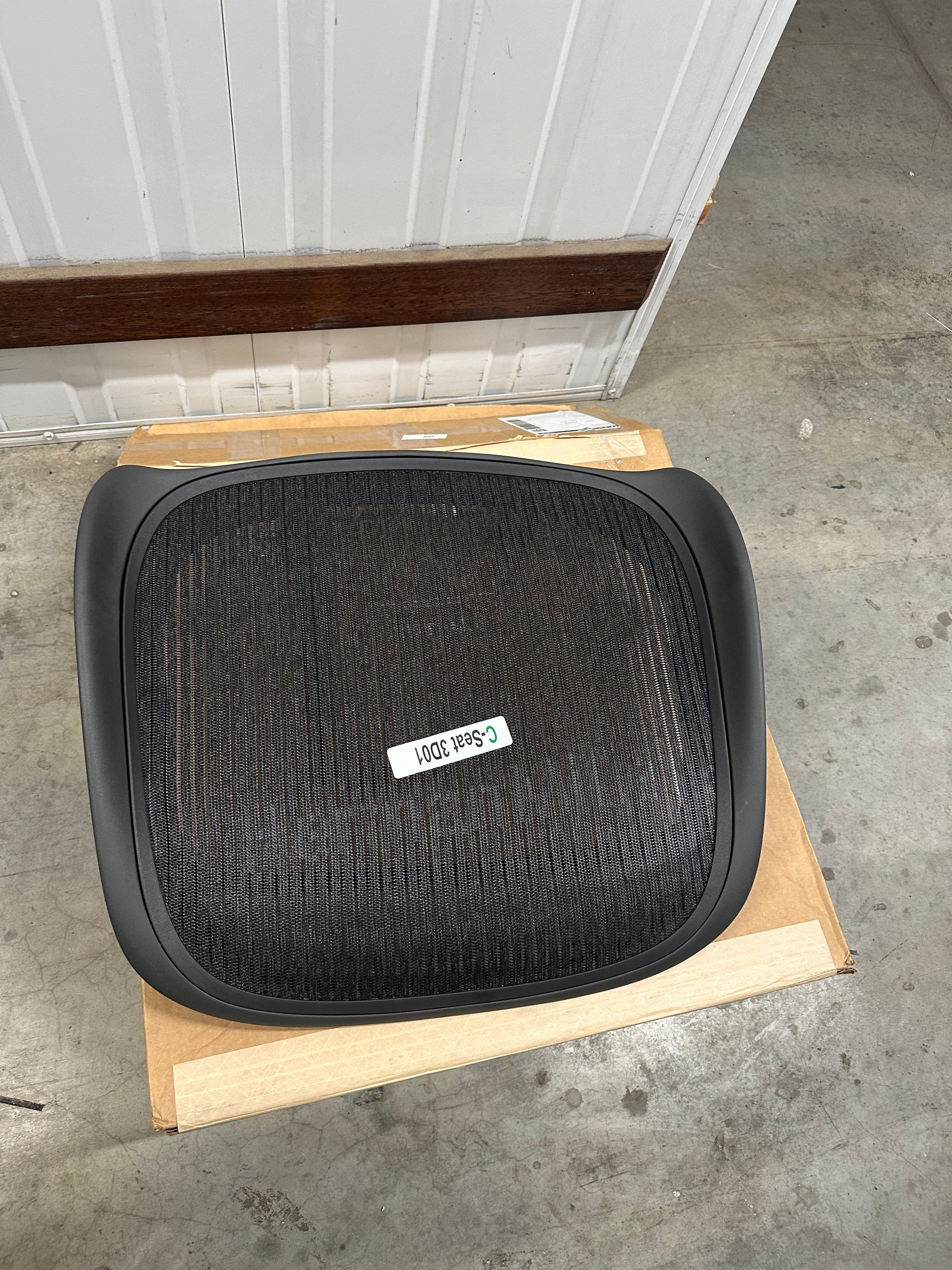 Herman miller Aeron with armrest (Size C)