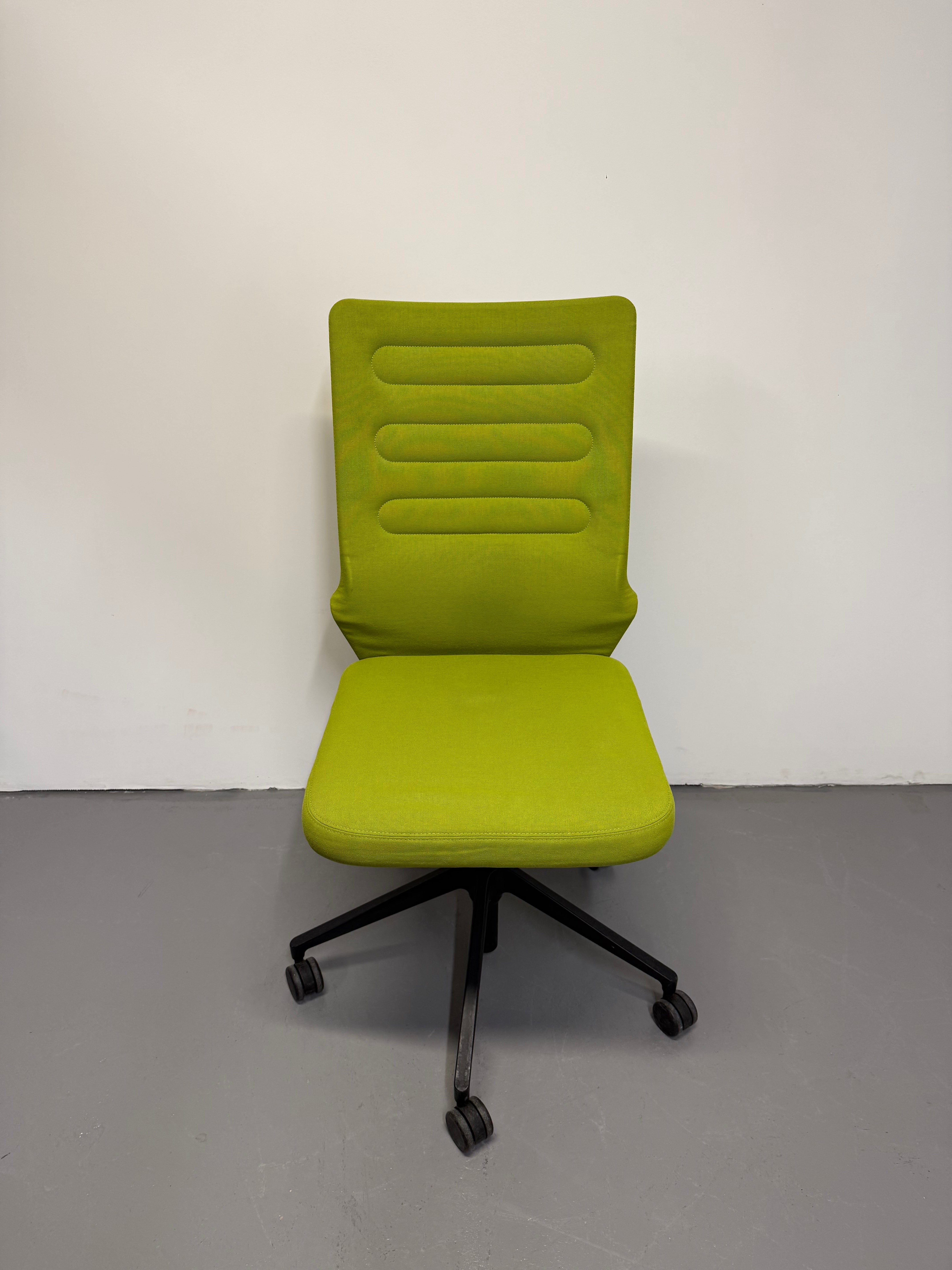 Vitra AC 4 Office Chair by Antonio Citterio – Avocado / Light Green