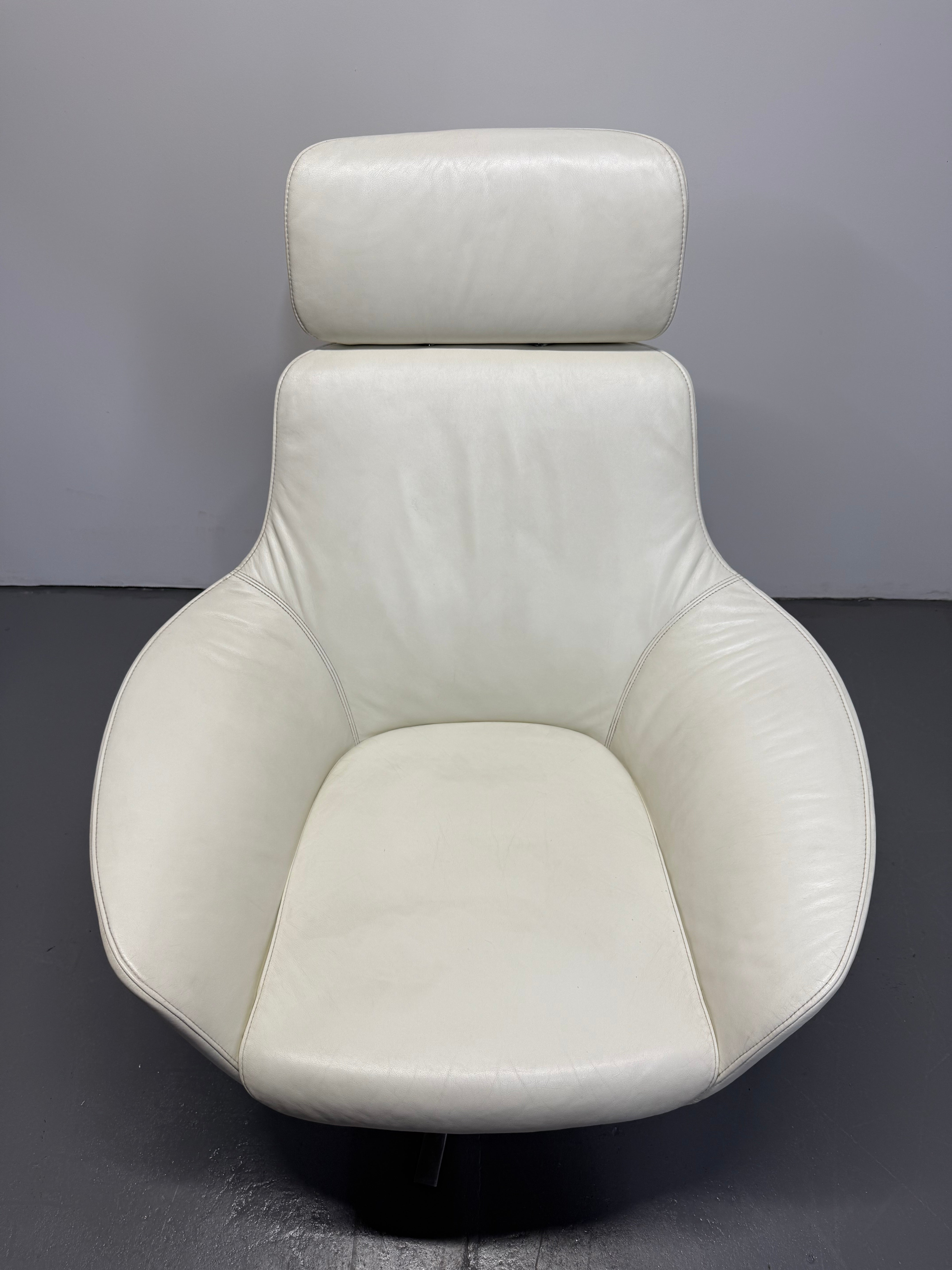 Walter Knoll Oscar Armchair with Headrest – Off-White Leather