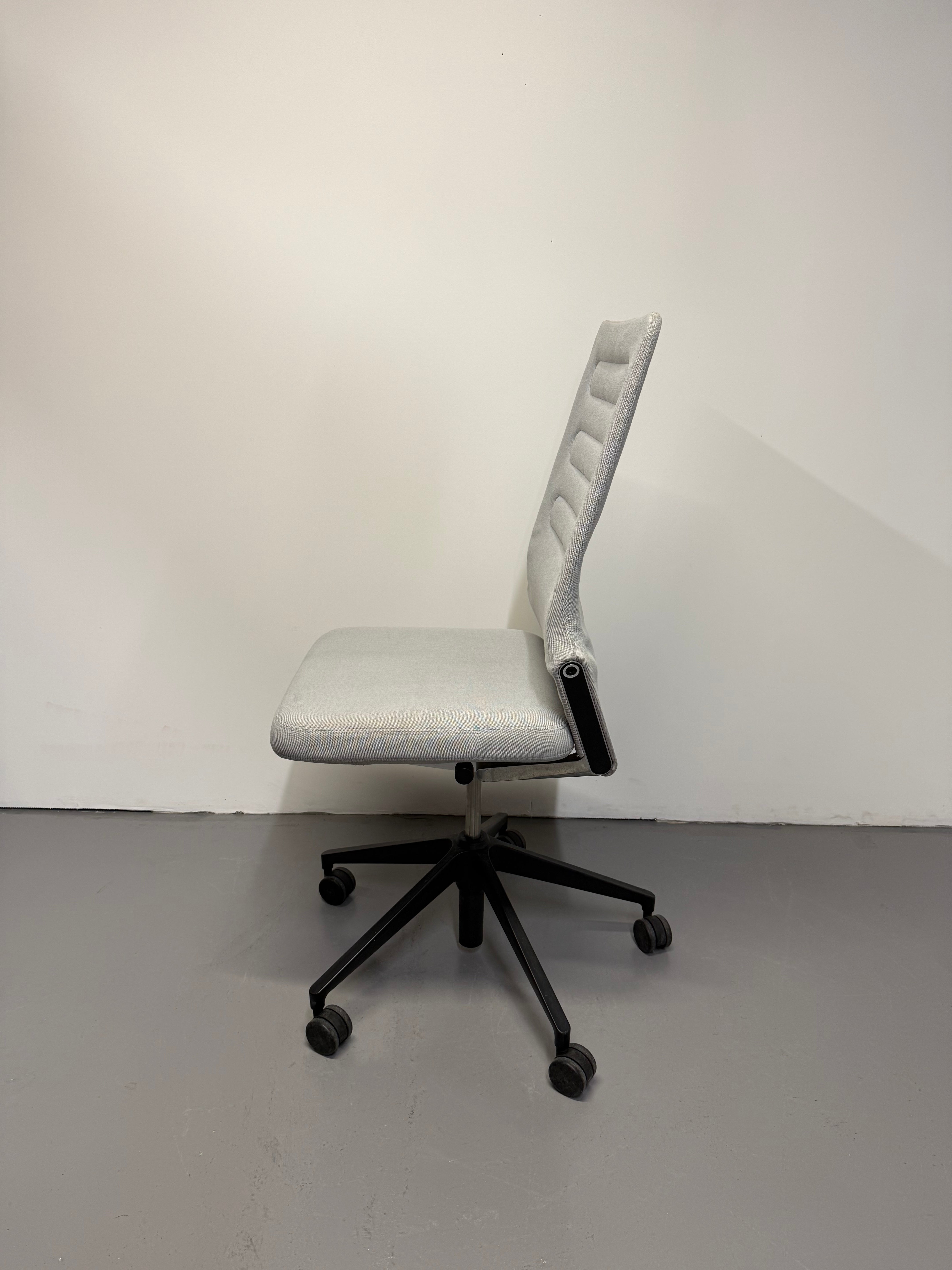 Vitra AC 4 Office Chair by Antonio Citterio – Light Grey