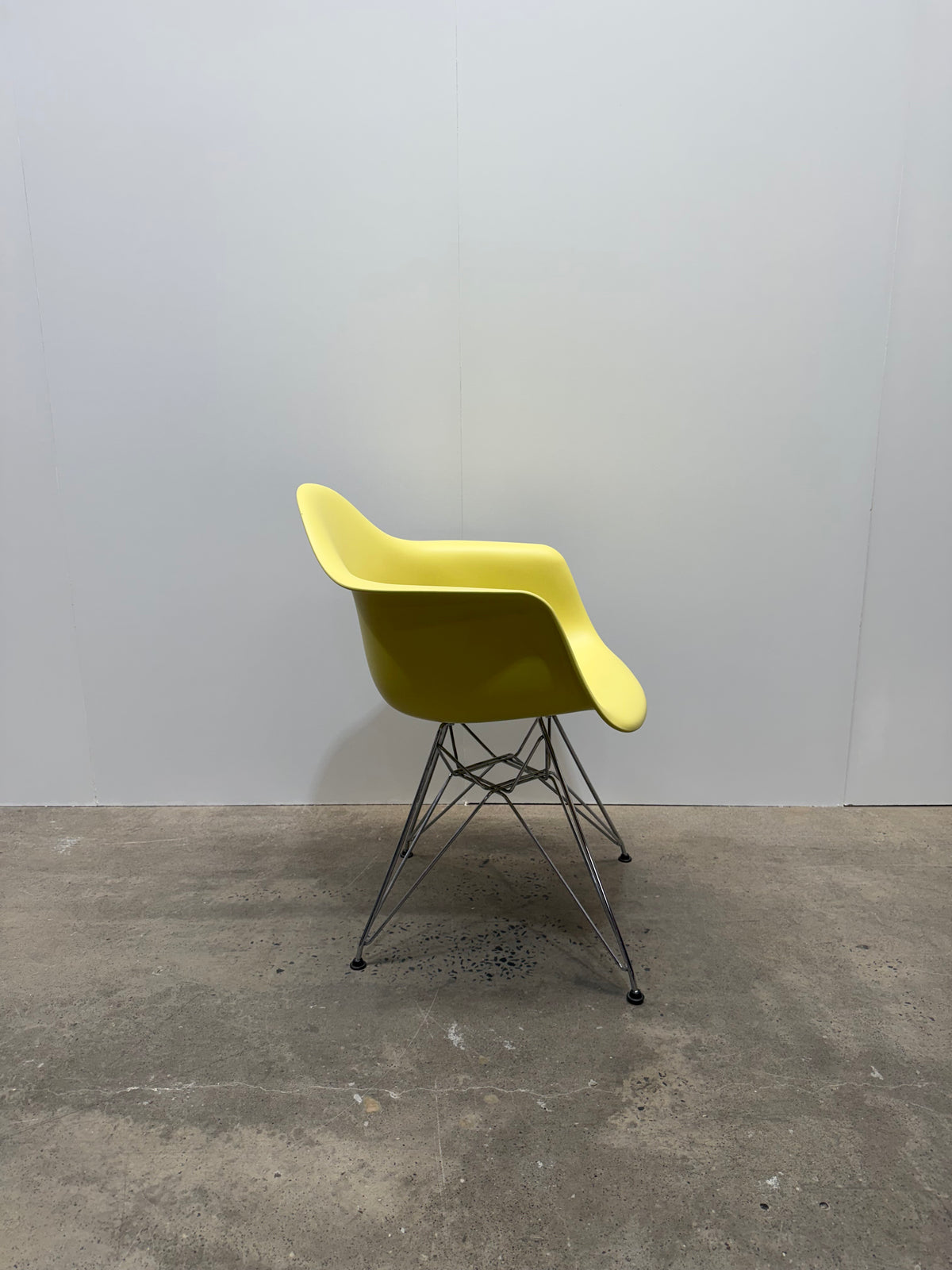 Vitra Eames Plastic Armchair DAR – Lemon Yellow, Chrome Eiffel Base – view 3 – pre-owned