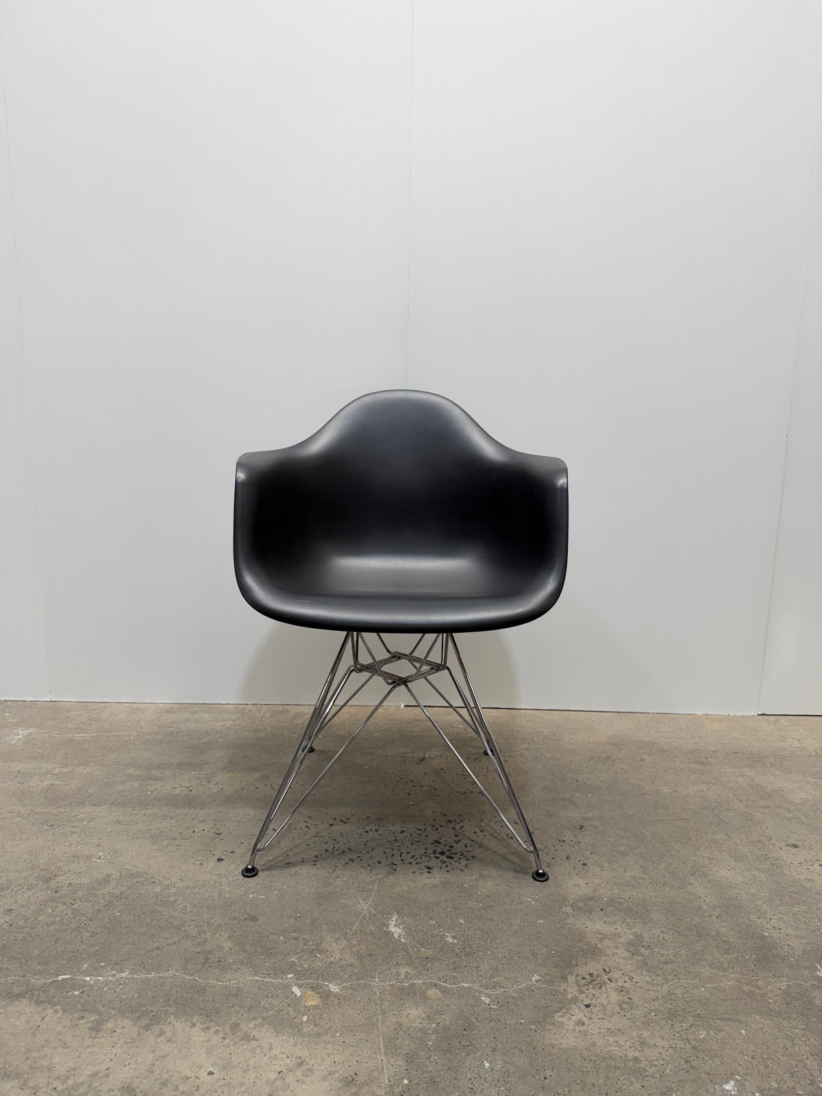 Vitra Eames Plastic Armchair DAR – Black, Chrome Eiffel Base – view 1 – pre-owned