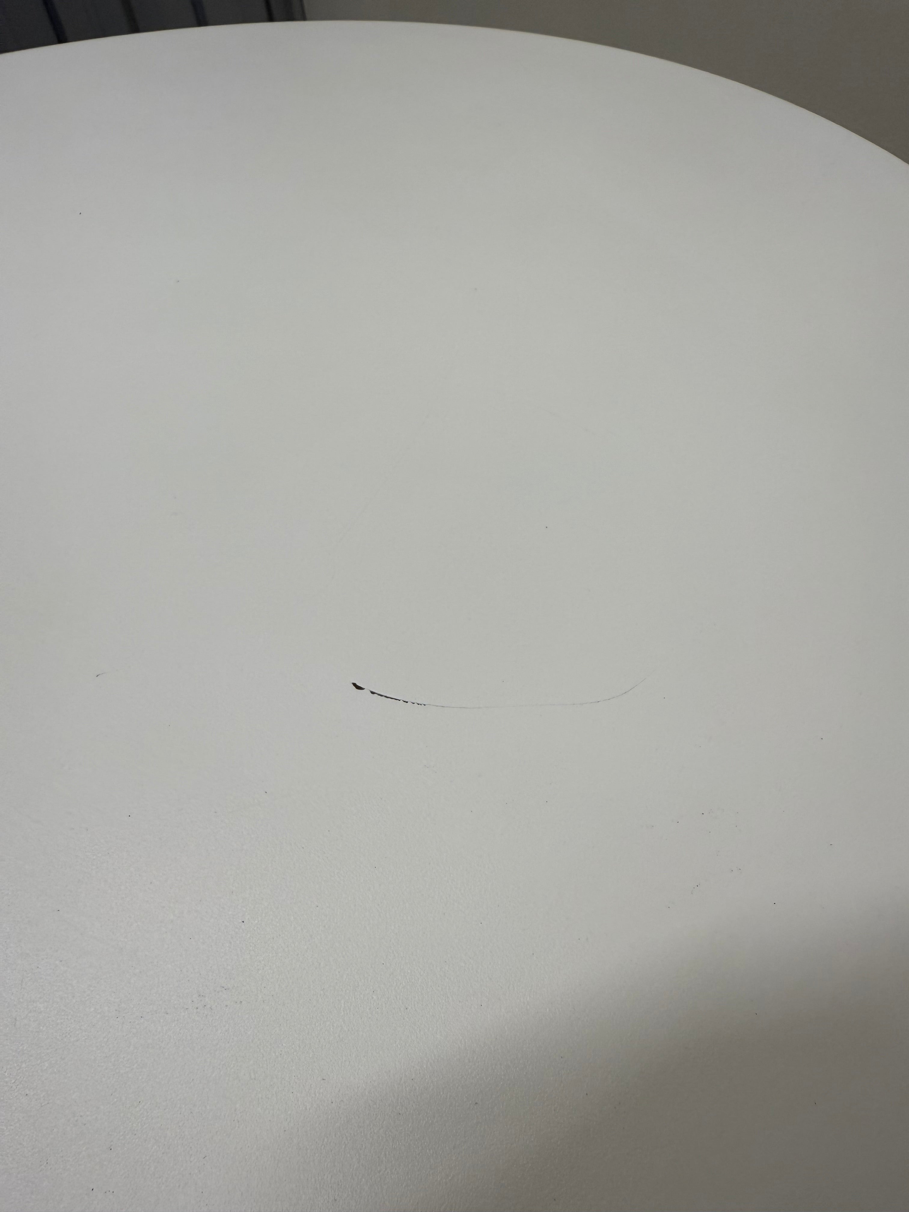 Arper Dizzie Table – White Round Top with Elliptical Base