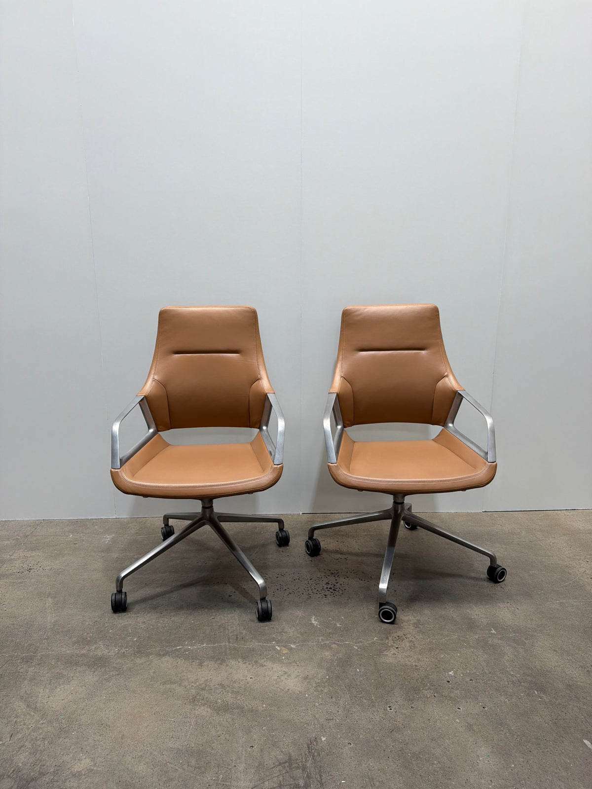 Wilkhahn Graph 301/5 Chair by jehs+laub – Tan Leather, Polished Aluminium – view 8 – pre-owned