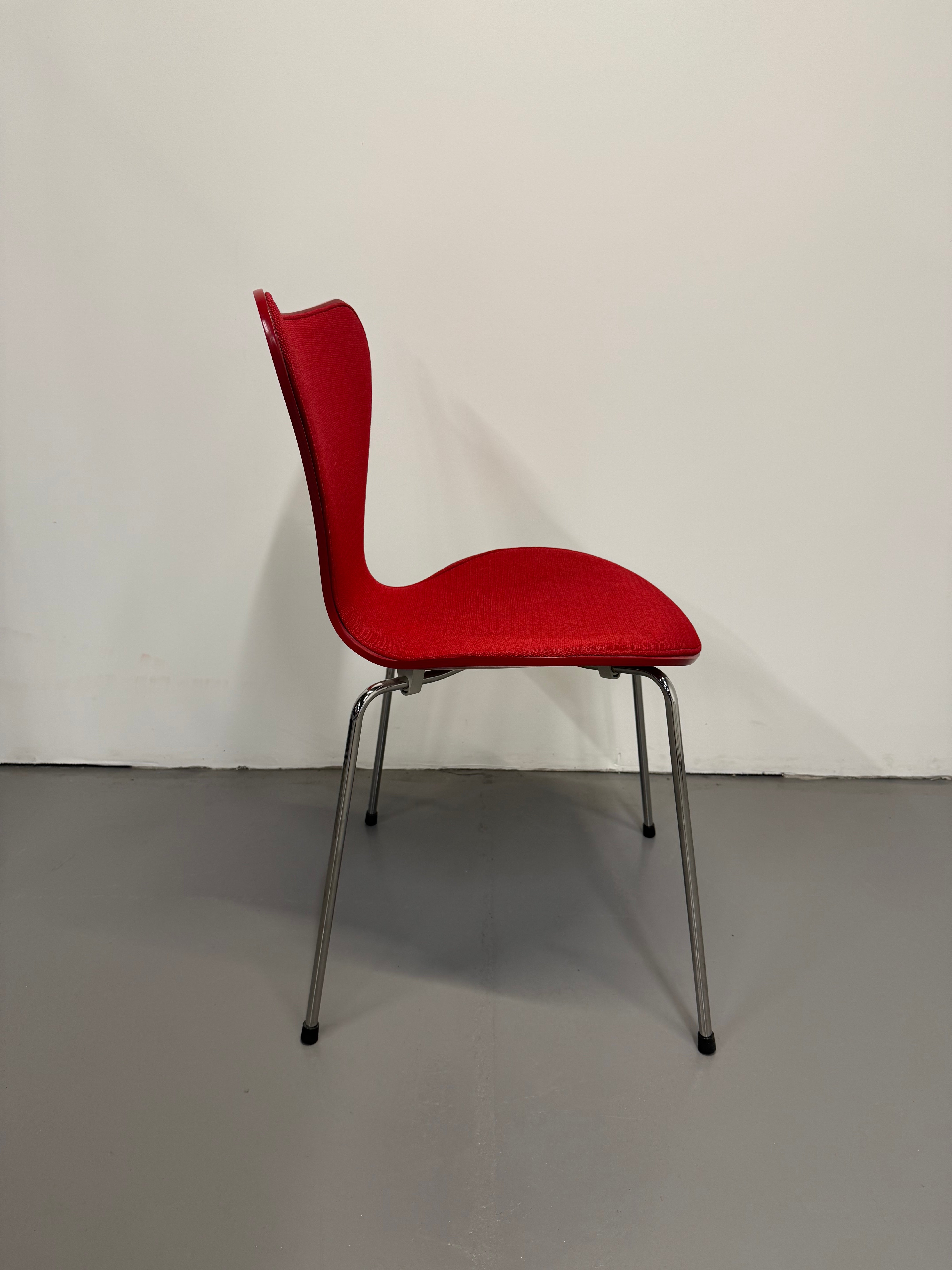 Fritz Hansen Series 7 Chairs – Red Fabric (Model 3107)