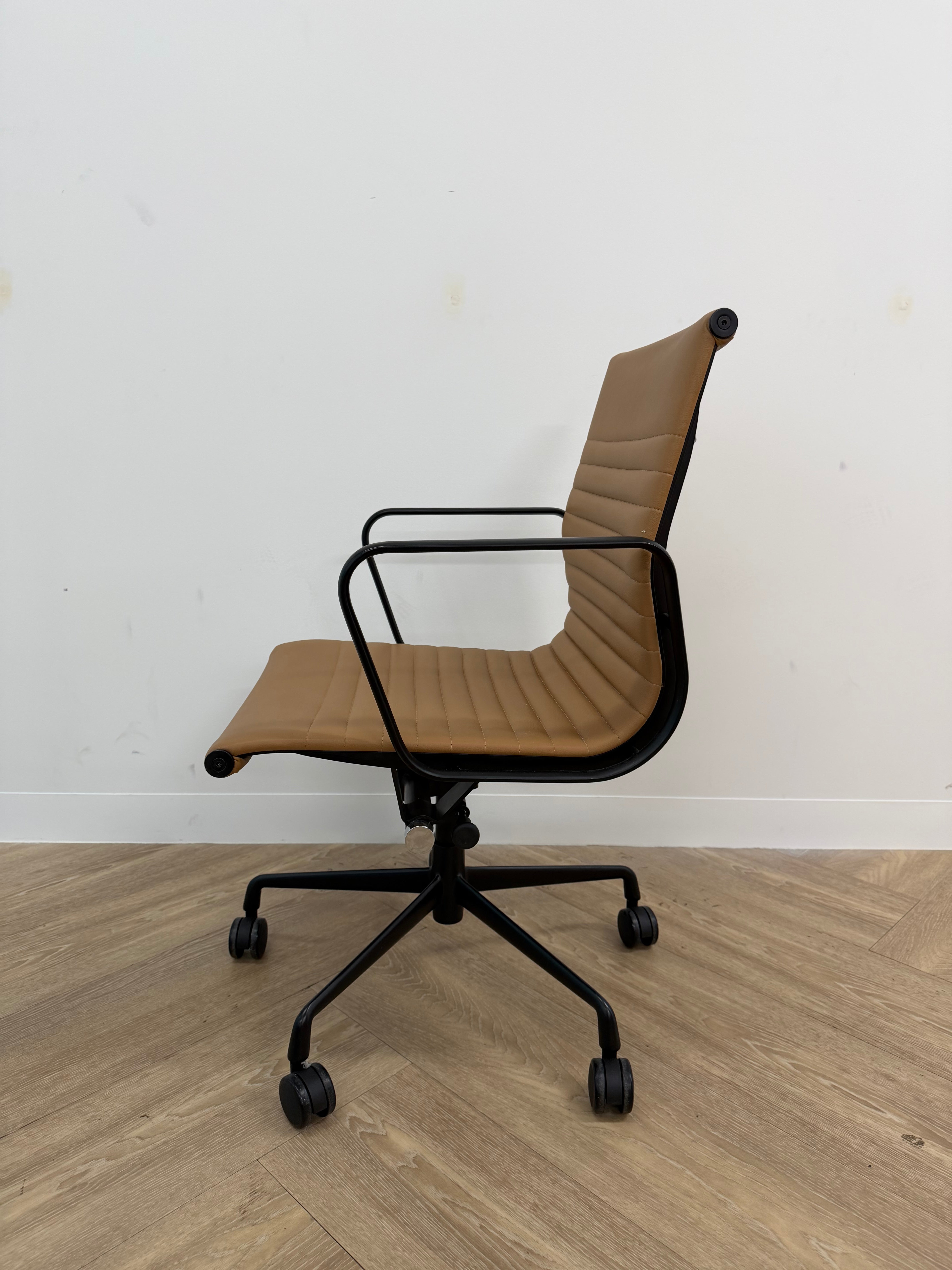 Deluxe Eames Rep Management Office Chair