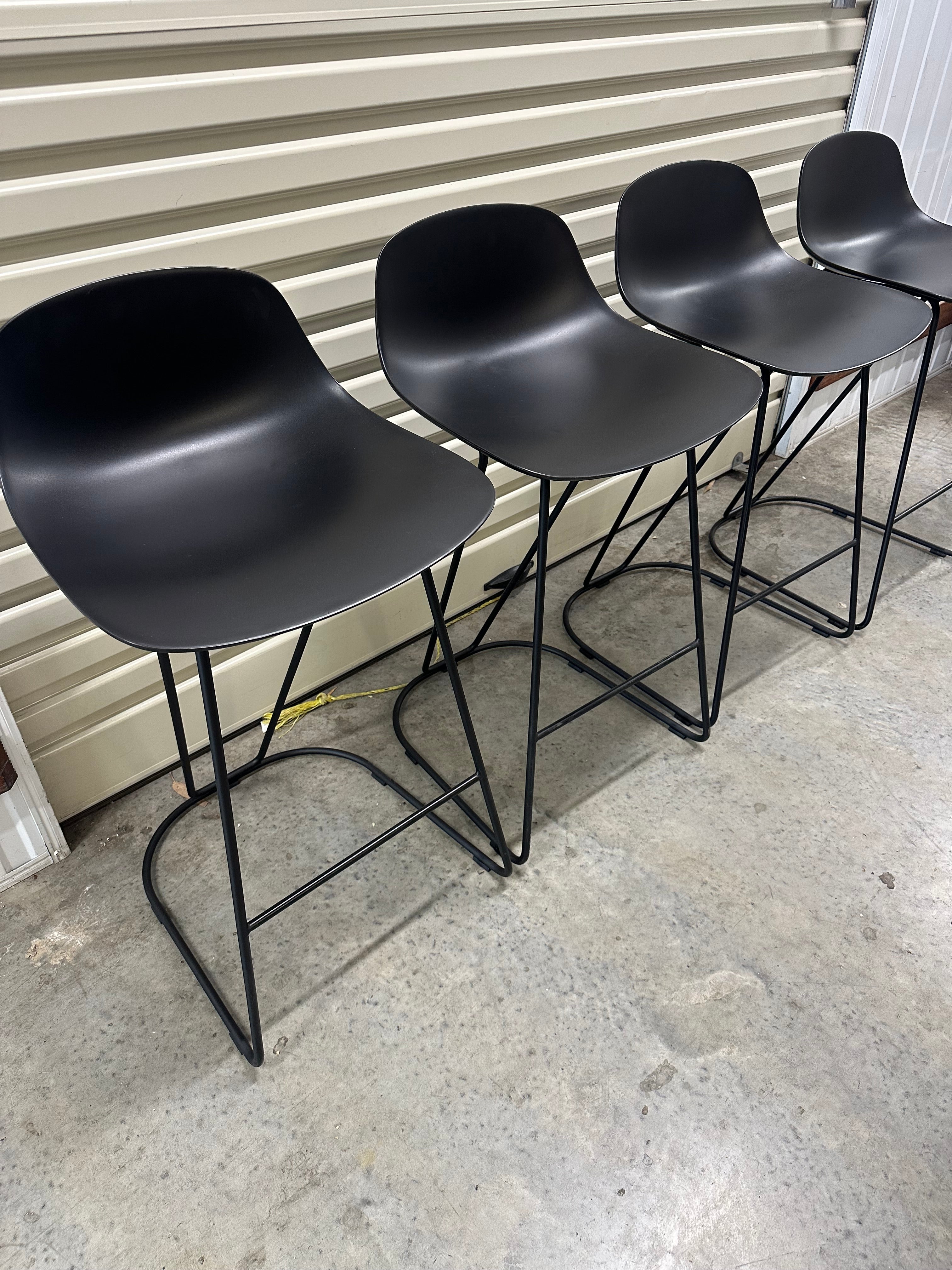 Infinite Loop Low Back Stool – Black Sleek Design with Ultimate Comfort