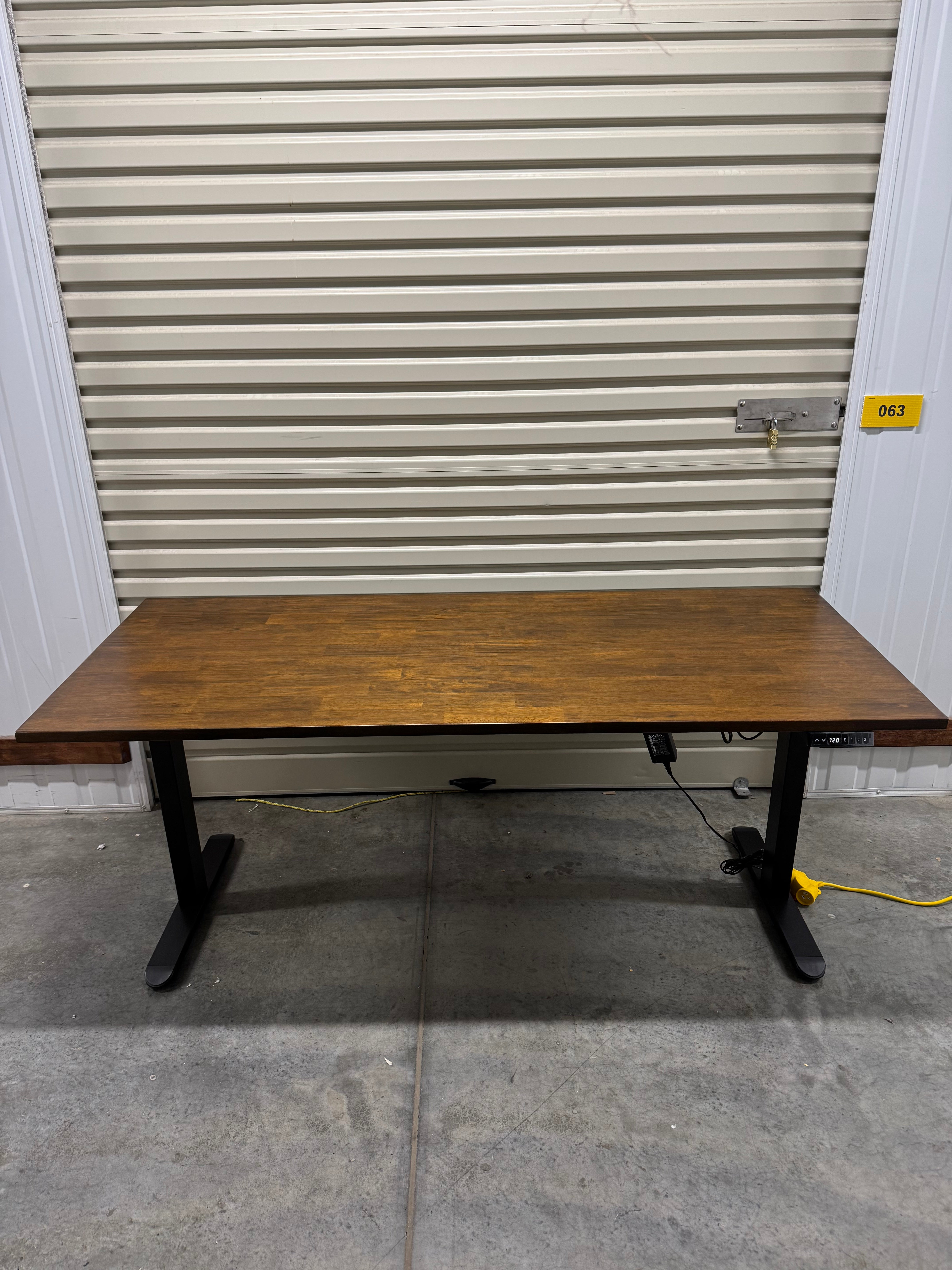 New Standing desk Black base / Walnut table top 1800x750