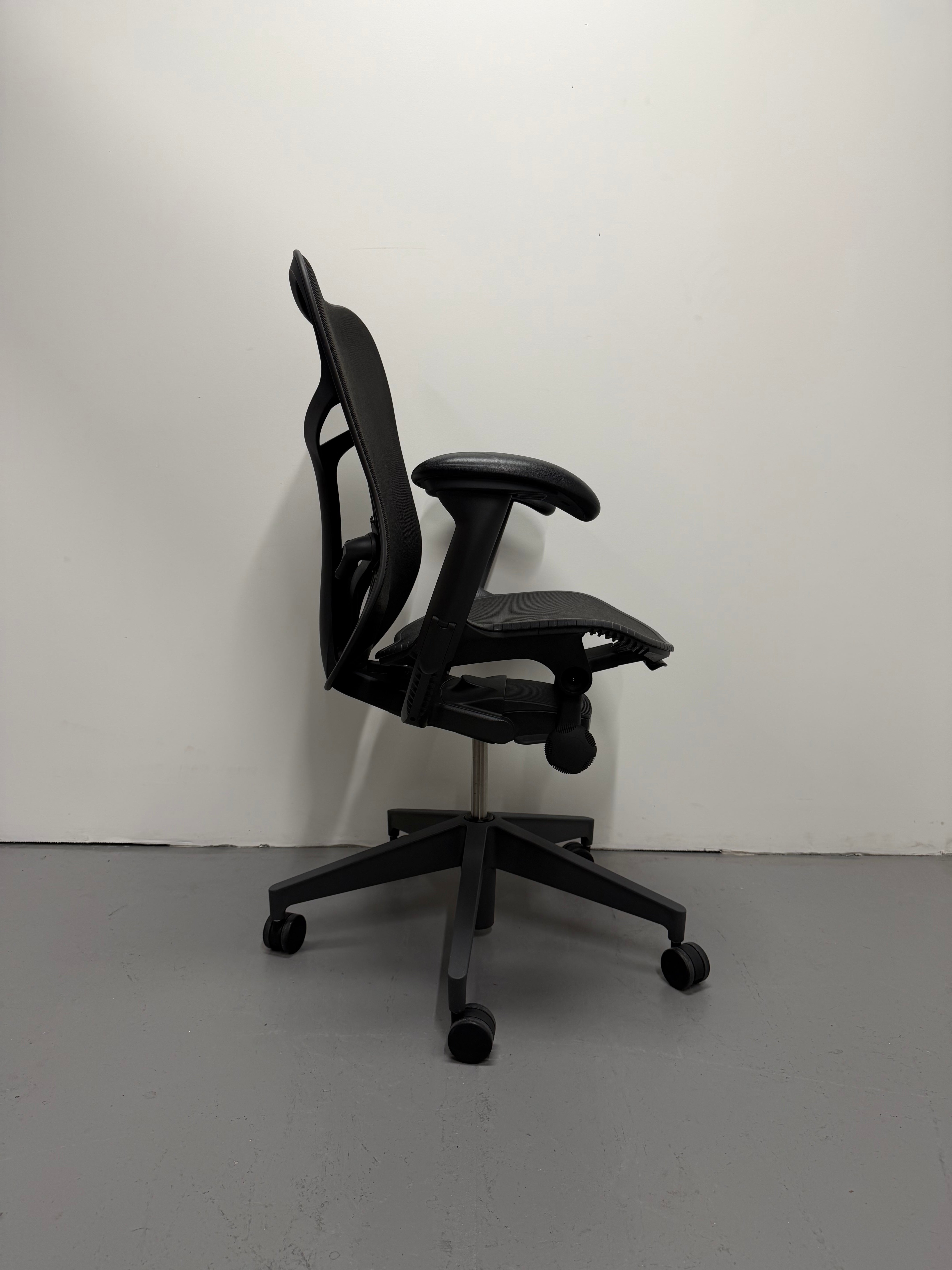 Herman Miller Mirra 2 Task Chair | Graphite - Butterfly Suspension (Upholstered Back)