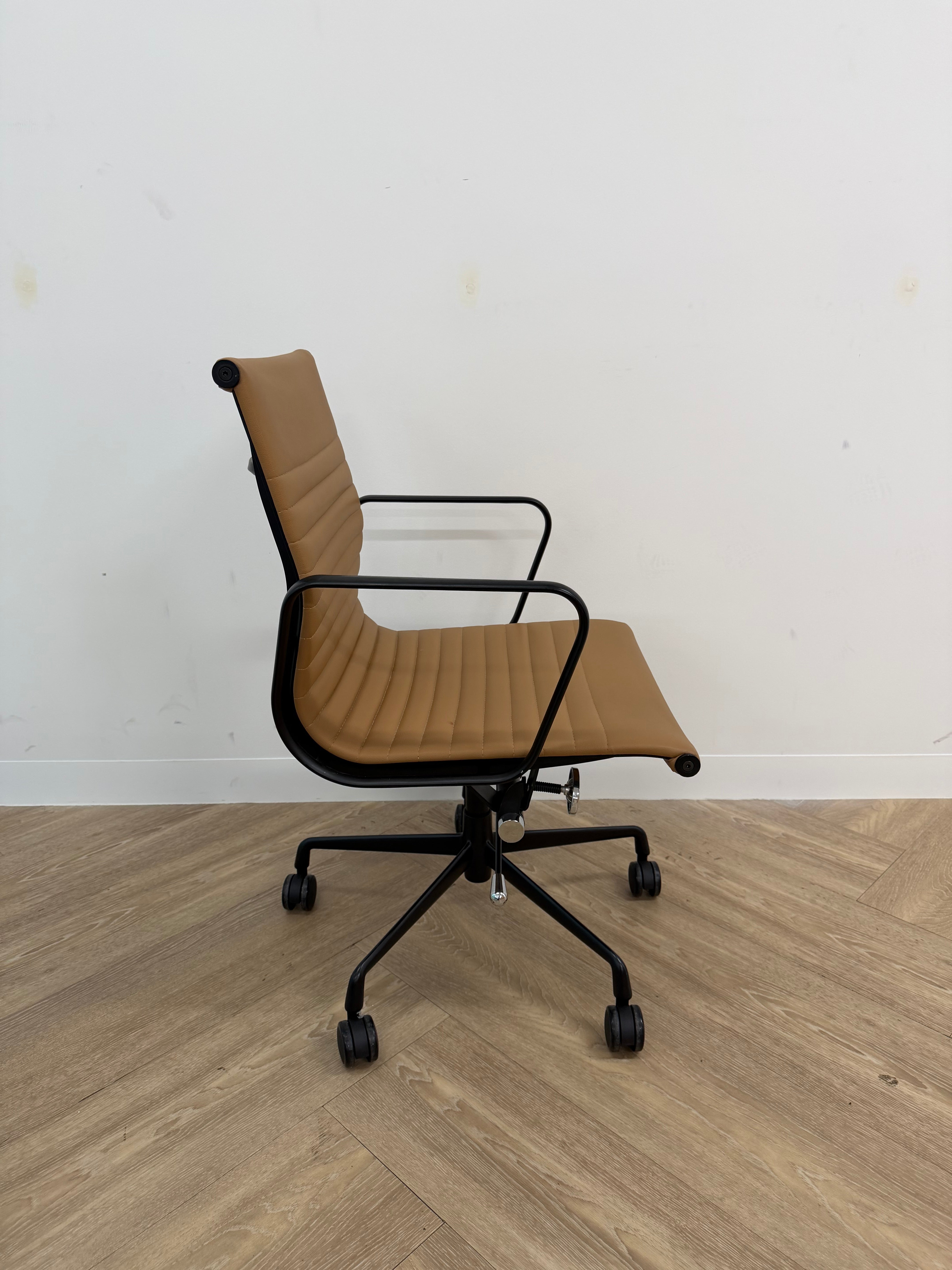 Deluxe Eames Rep Management Office Chair