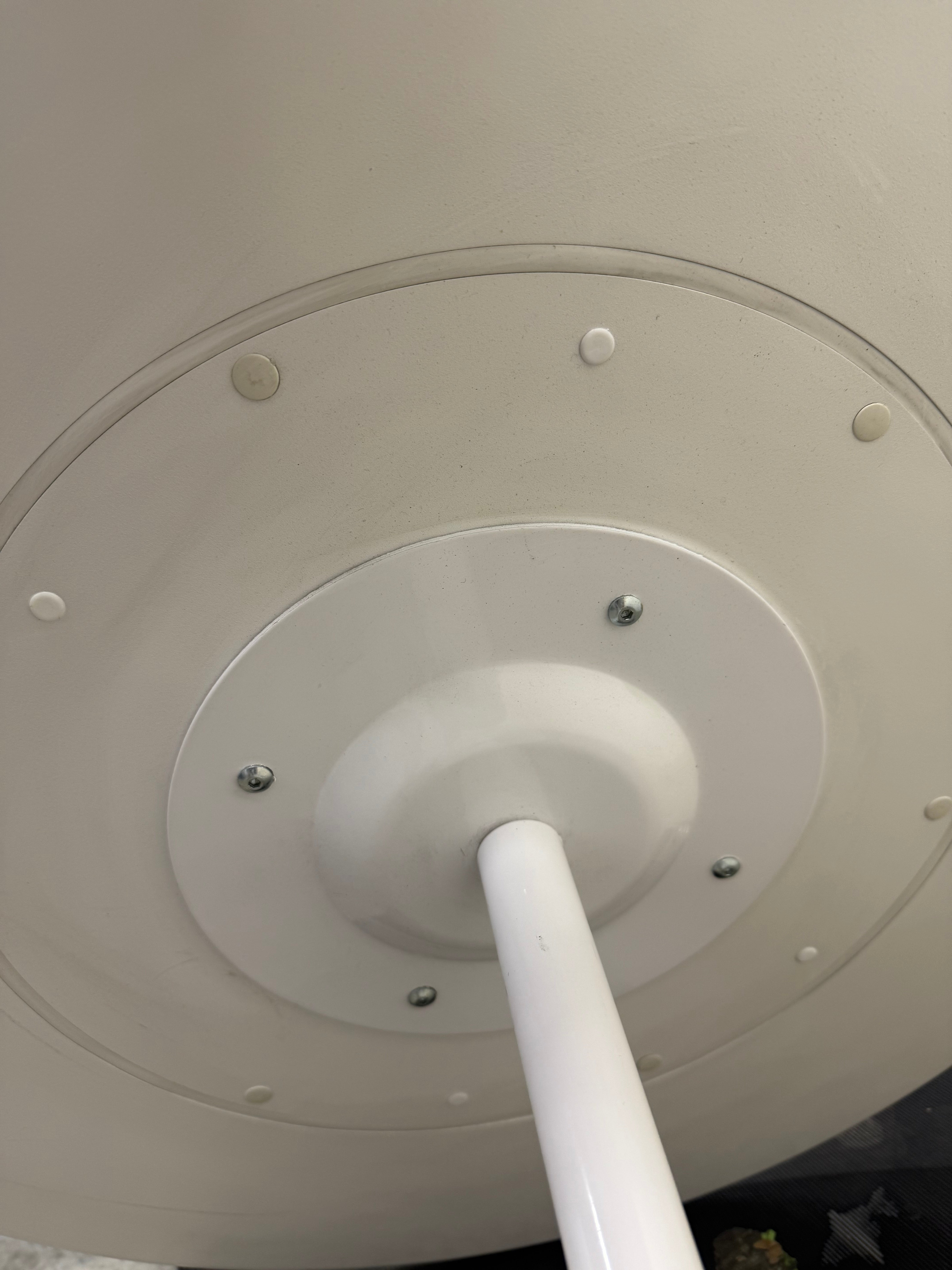 Arper Dizzie Table – White Round Top with Elliptical Base