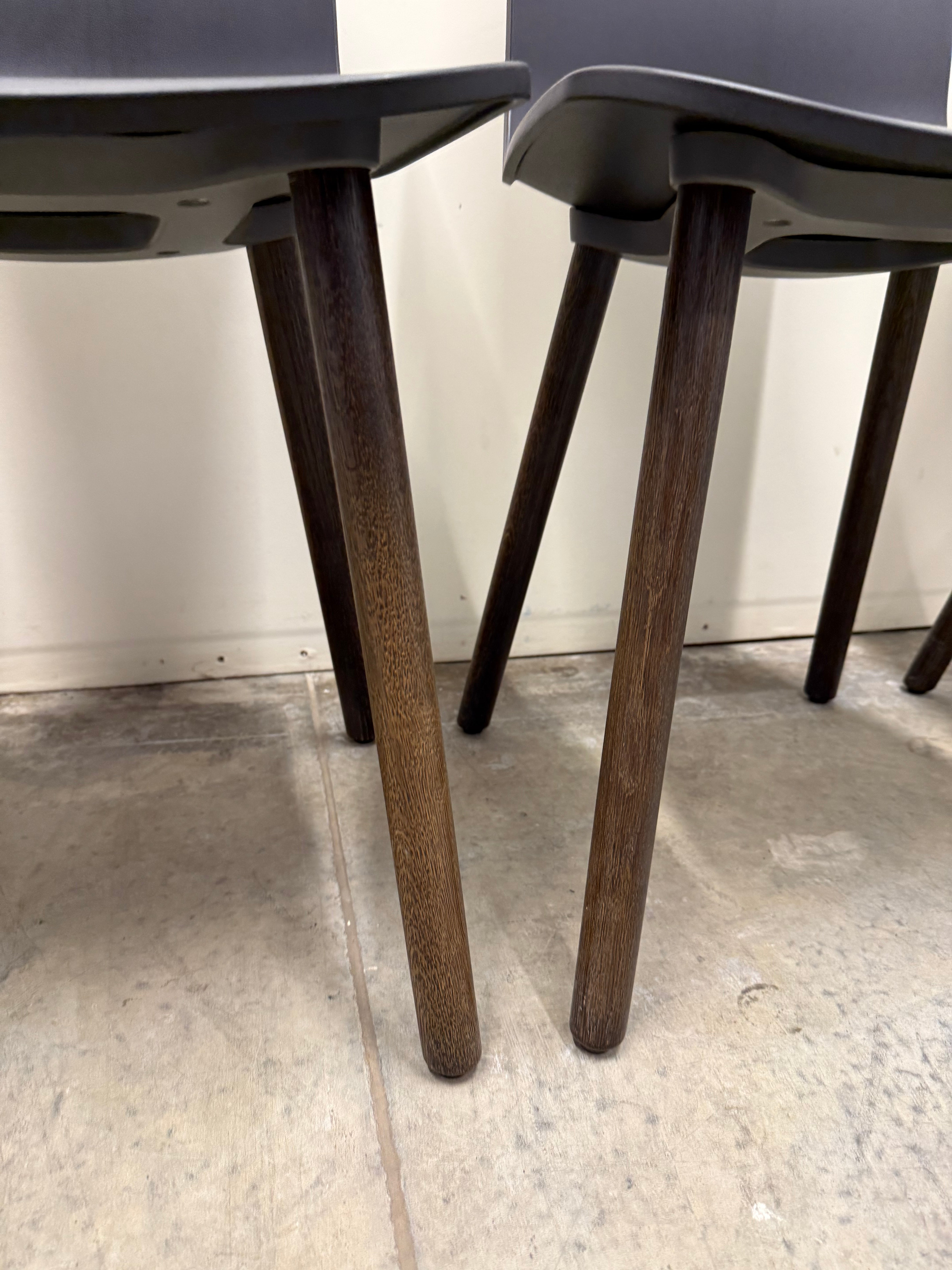 Vitra HAL Wood Chair by Jasper Morrison – Black Seat with Dark Oak Legs