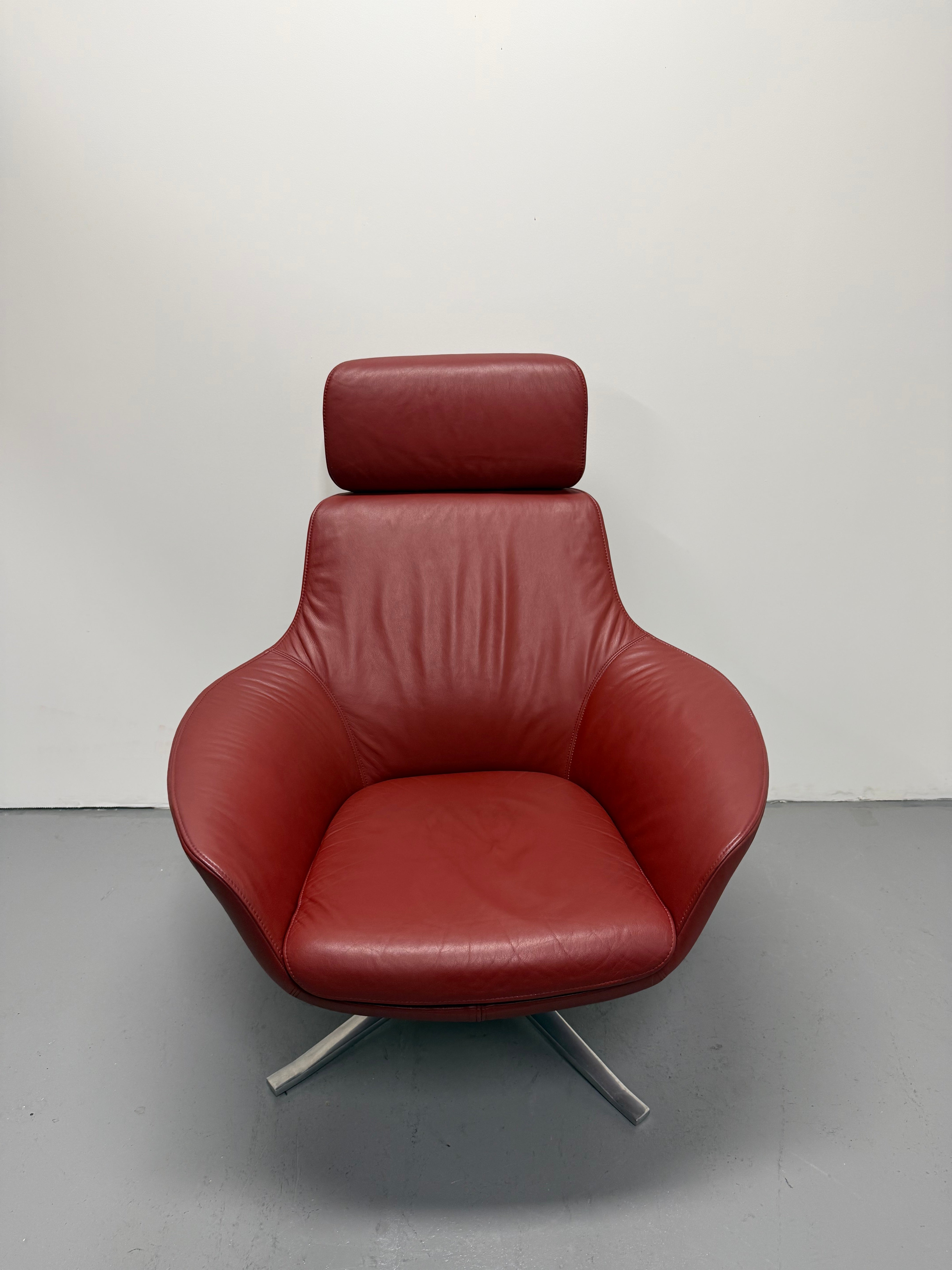 Walter Knoll Oscar Armchair with Headrest – Red Leather