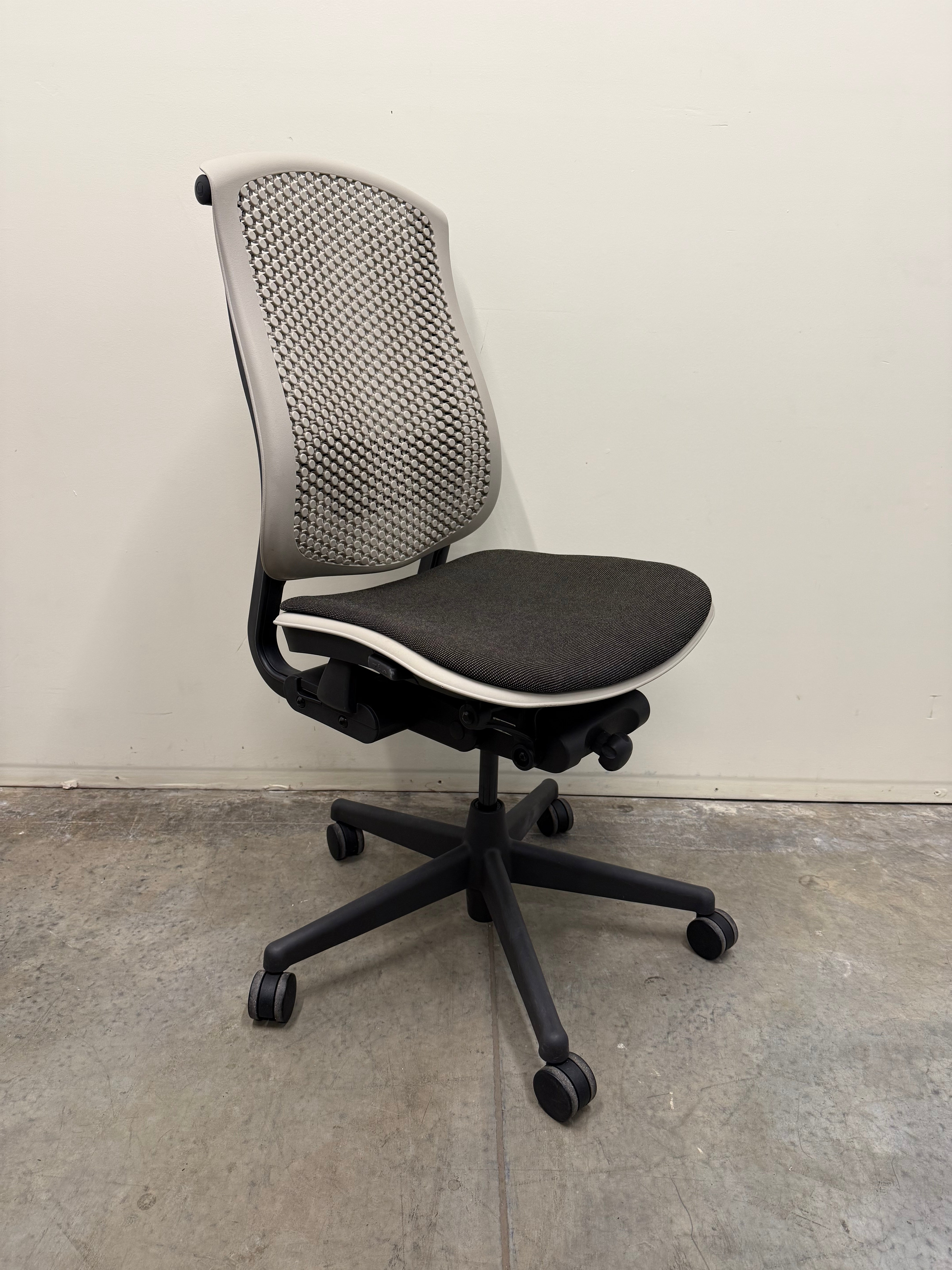 Herman miller Celle Chair – Iconic Ergonomic Design