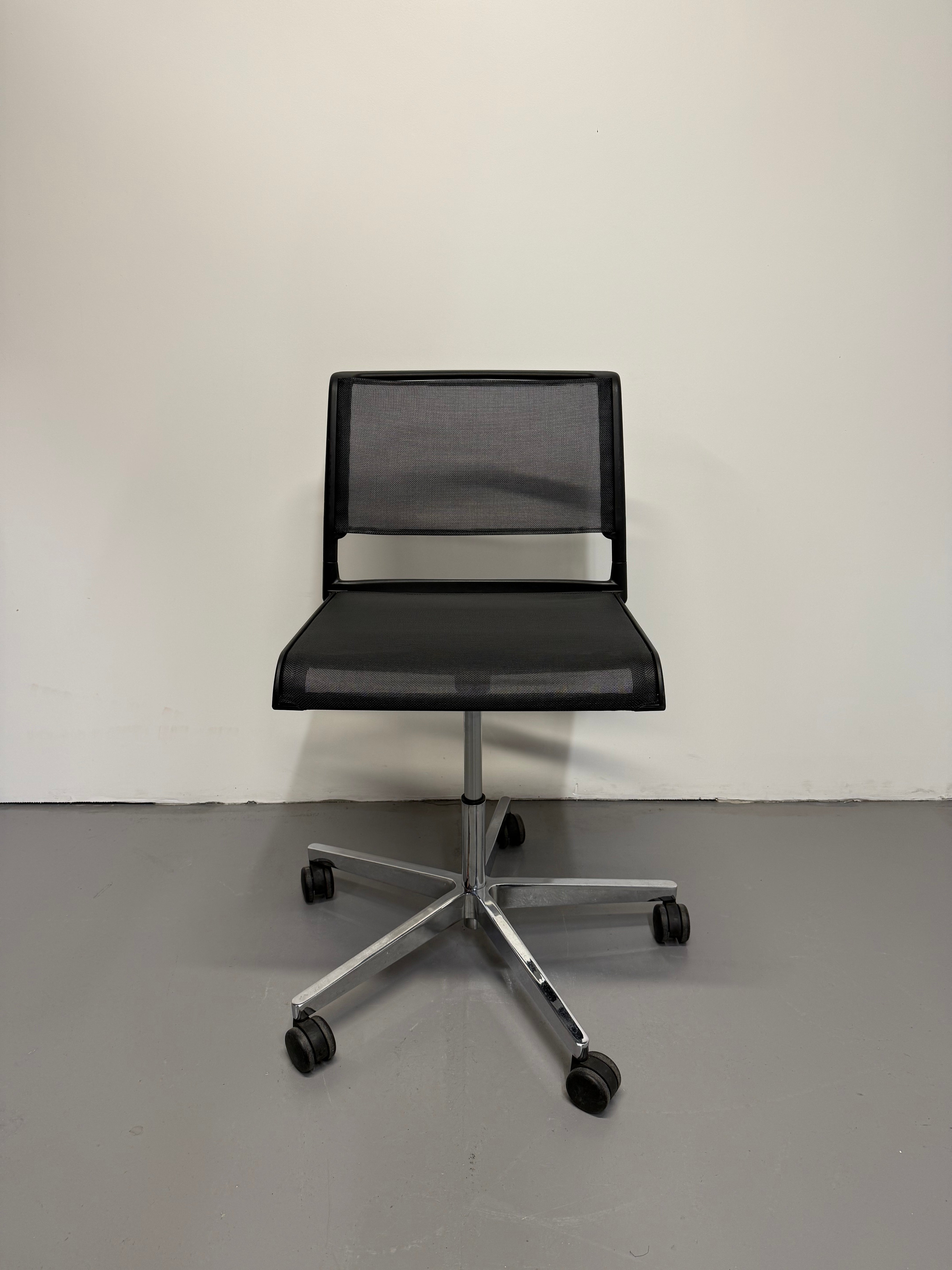 Aline 232/1 swivel Conference Chair by Wilkhahn