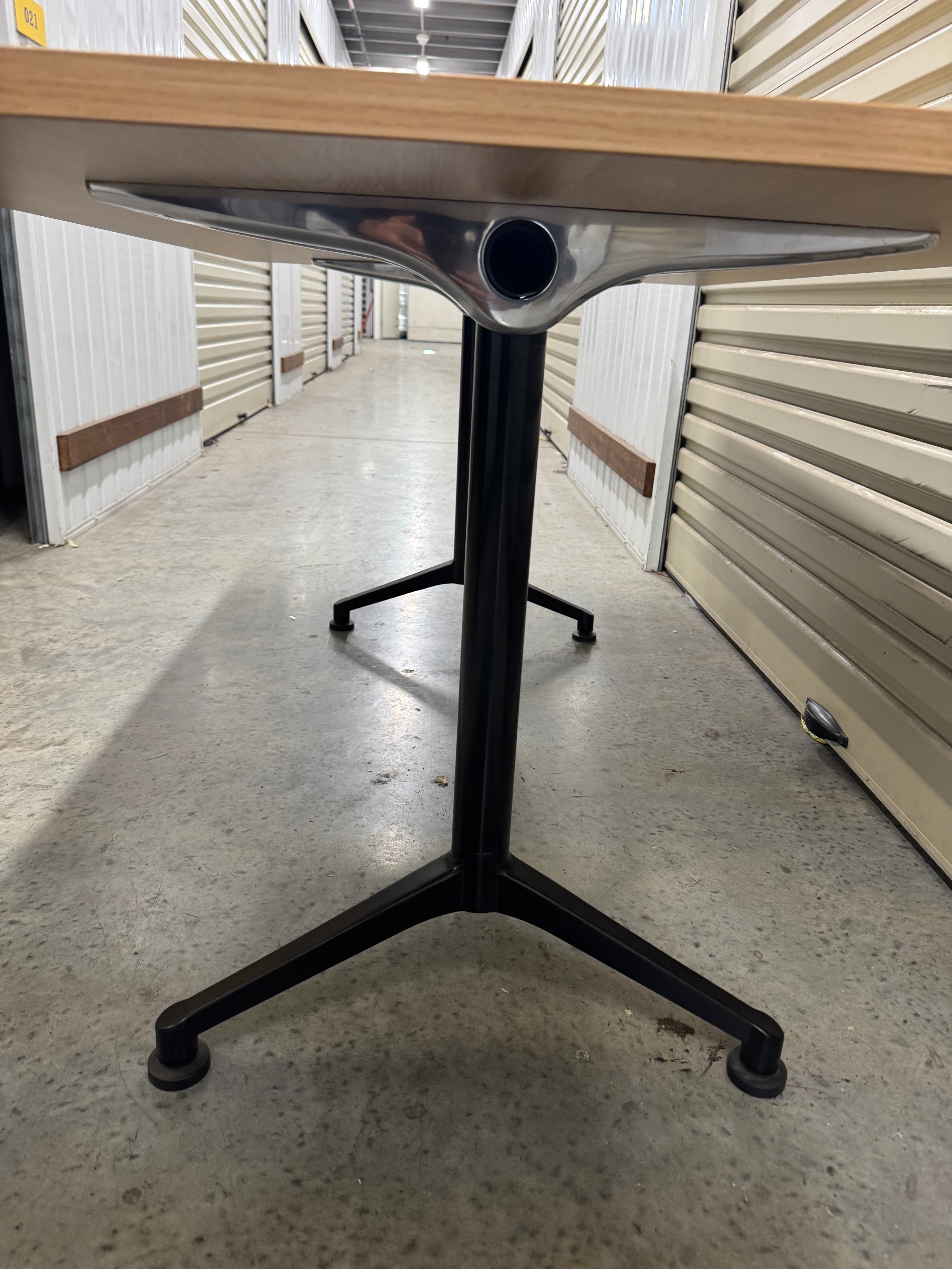 UR Table by Thinking Works – Meeting Table 1500 x 900 mm