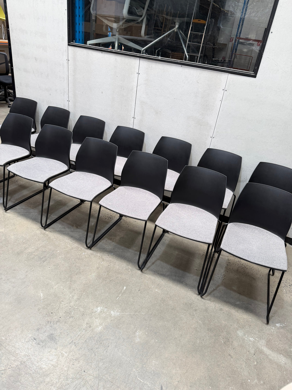 Kastel Kalea Chair – Black Shell, Grey Padded Seat, Sled Base